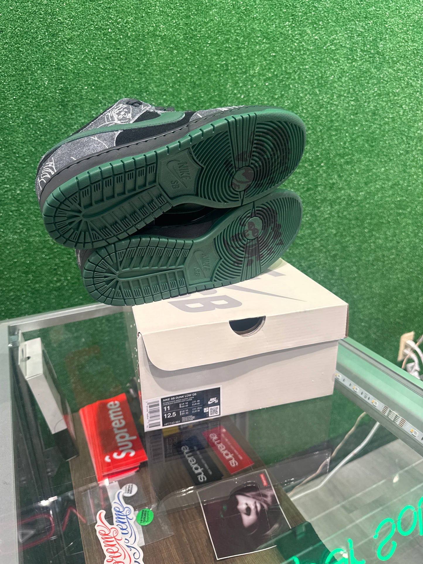 Nike SB Dunk Low There Skateboards (USED)