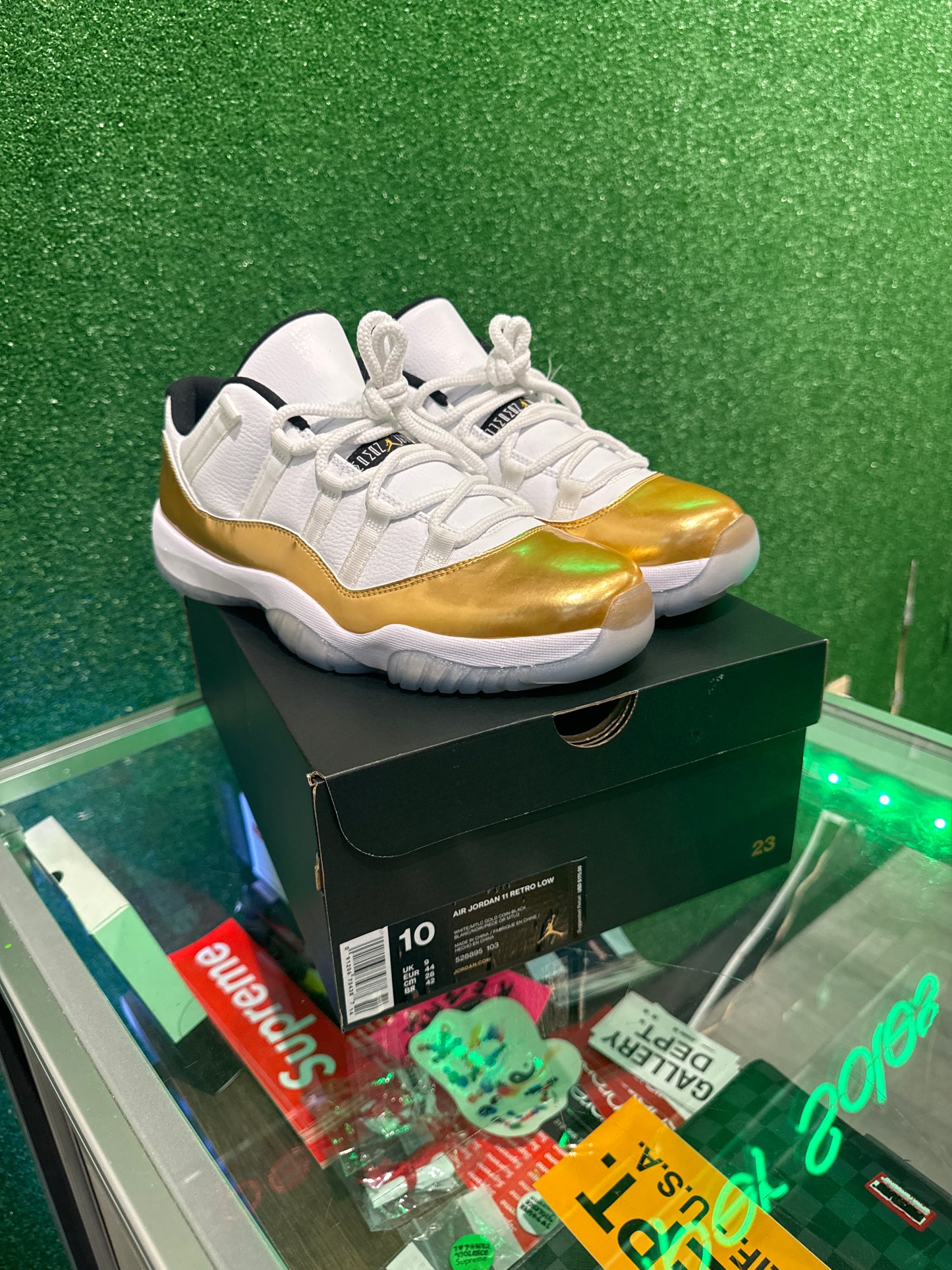 Air Jordan 11 low closing ceremony (USED.)
