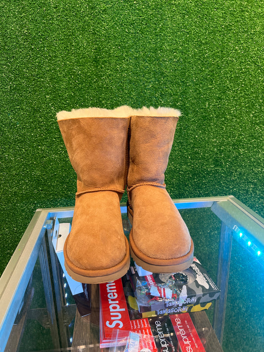 ugg bailey bow ii boot chestnut (USED)