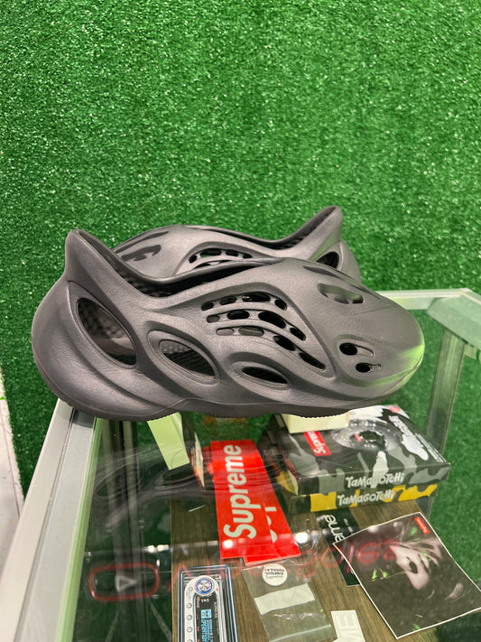 Yeezy Foam Runner Onyx (USED)