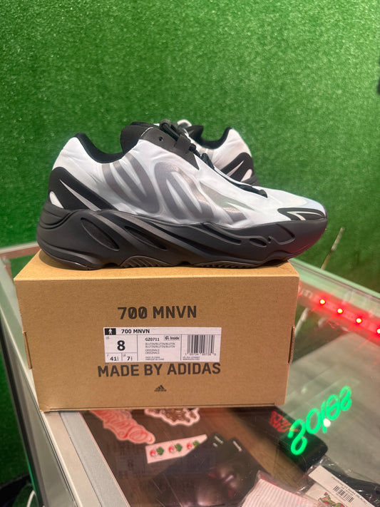 Yeezy 700 mnvn blue tint(USED)