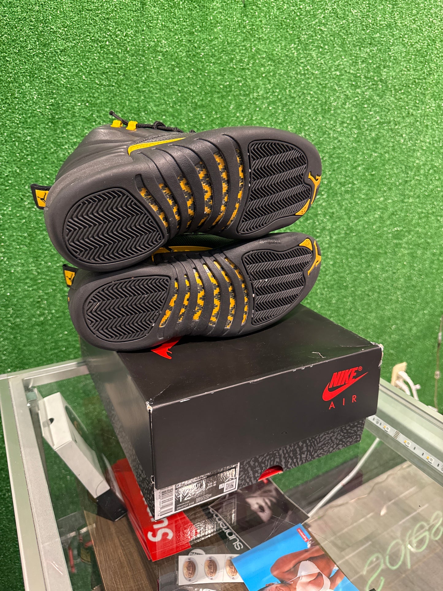 Air Jordan 12 Black Taxi (USED)