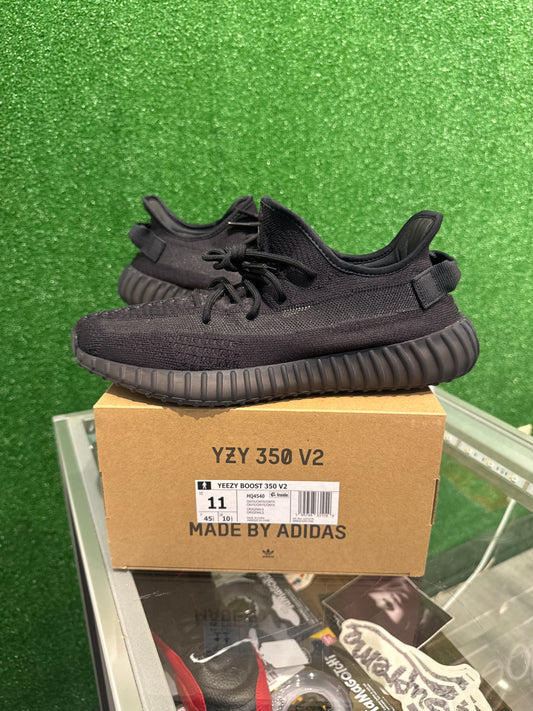 Yeezy 350 Onyx (USED)