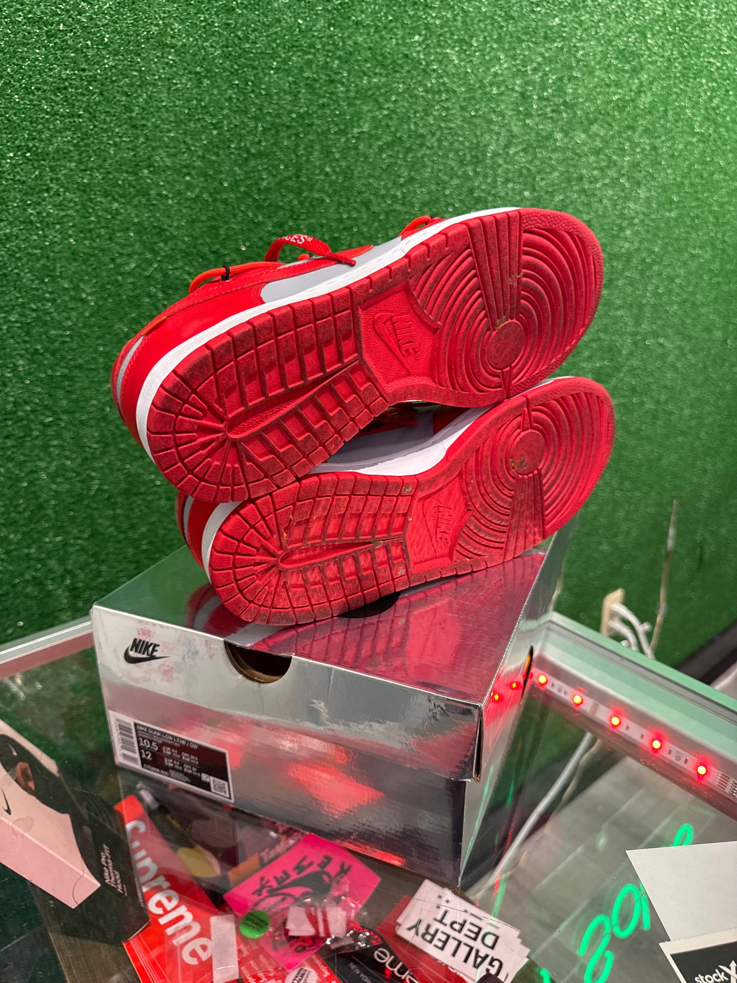 Nike dunk low off white university red