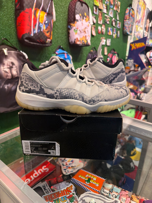 Air Jordan 11 low snakeskin light bone (USED)