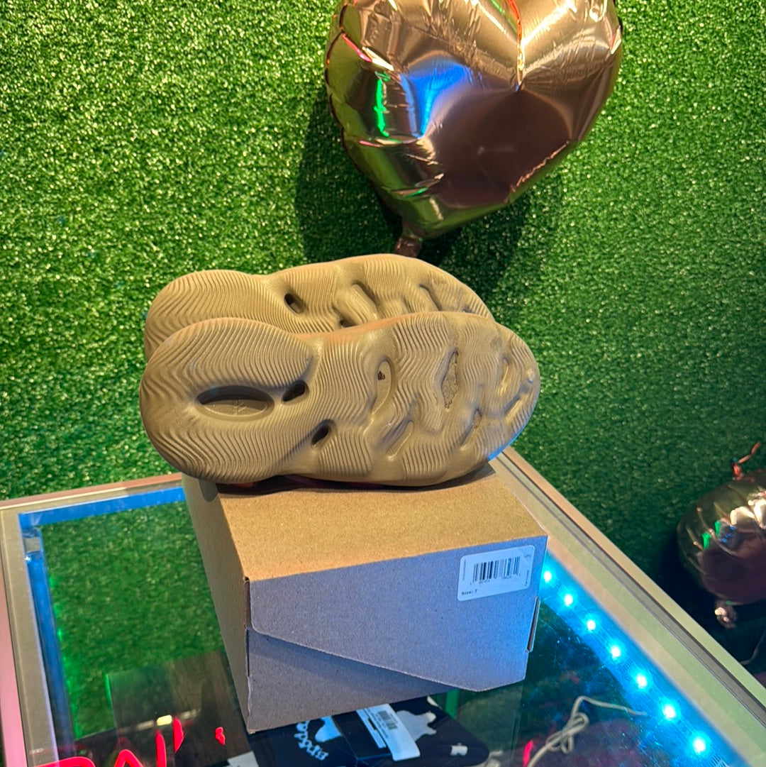 Yeezy foam runner stone taupe (USED)