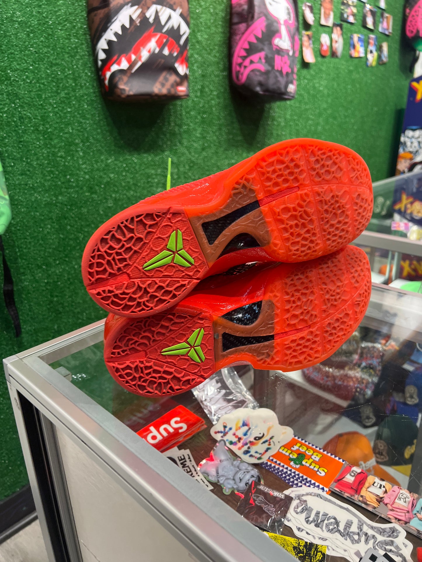 KOBE 6 PROTRO "Reverse Grinch" (USED)