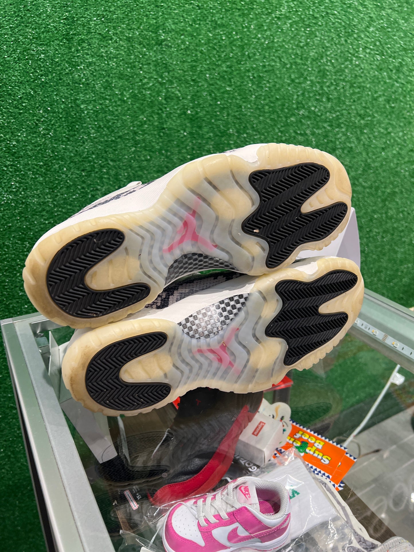 Air Jordan 11 low snakeskin light bone (USED)
