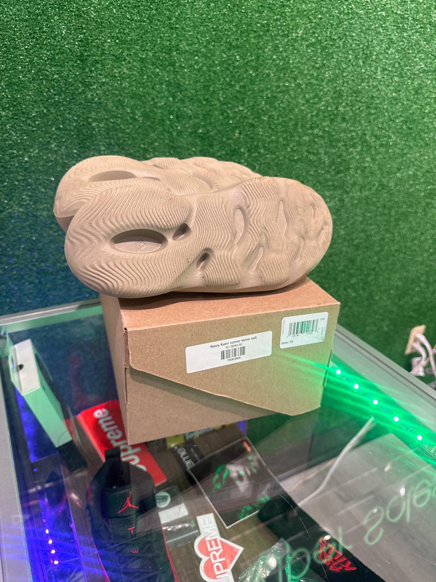 Yeezy foam runner stone salt (USED)