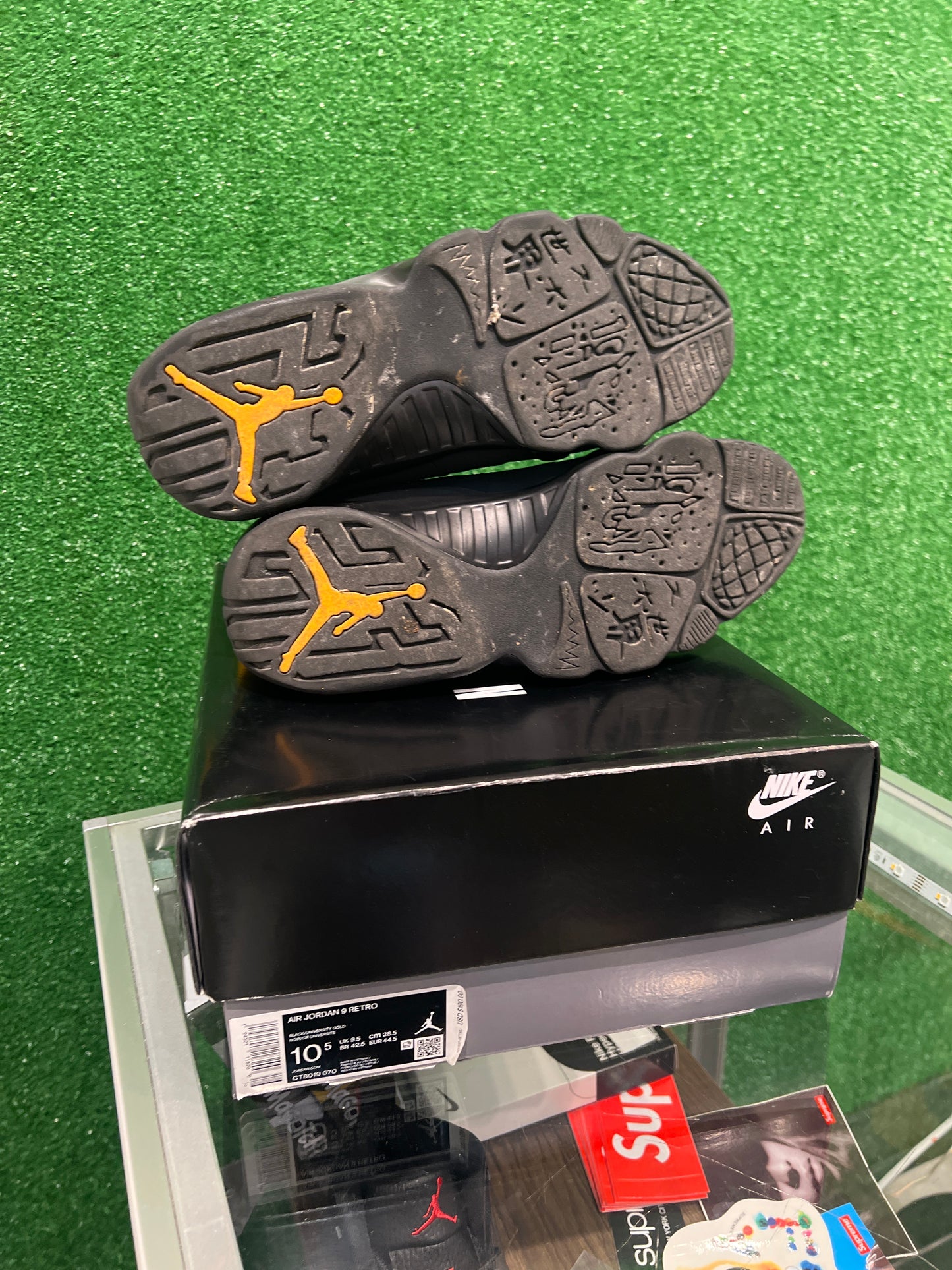 Air Jordan 9 dark charcoal university gold (USED)