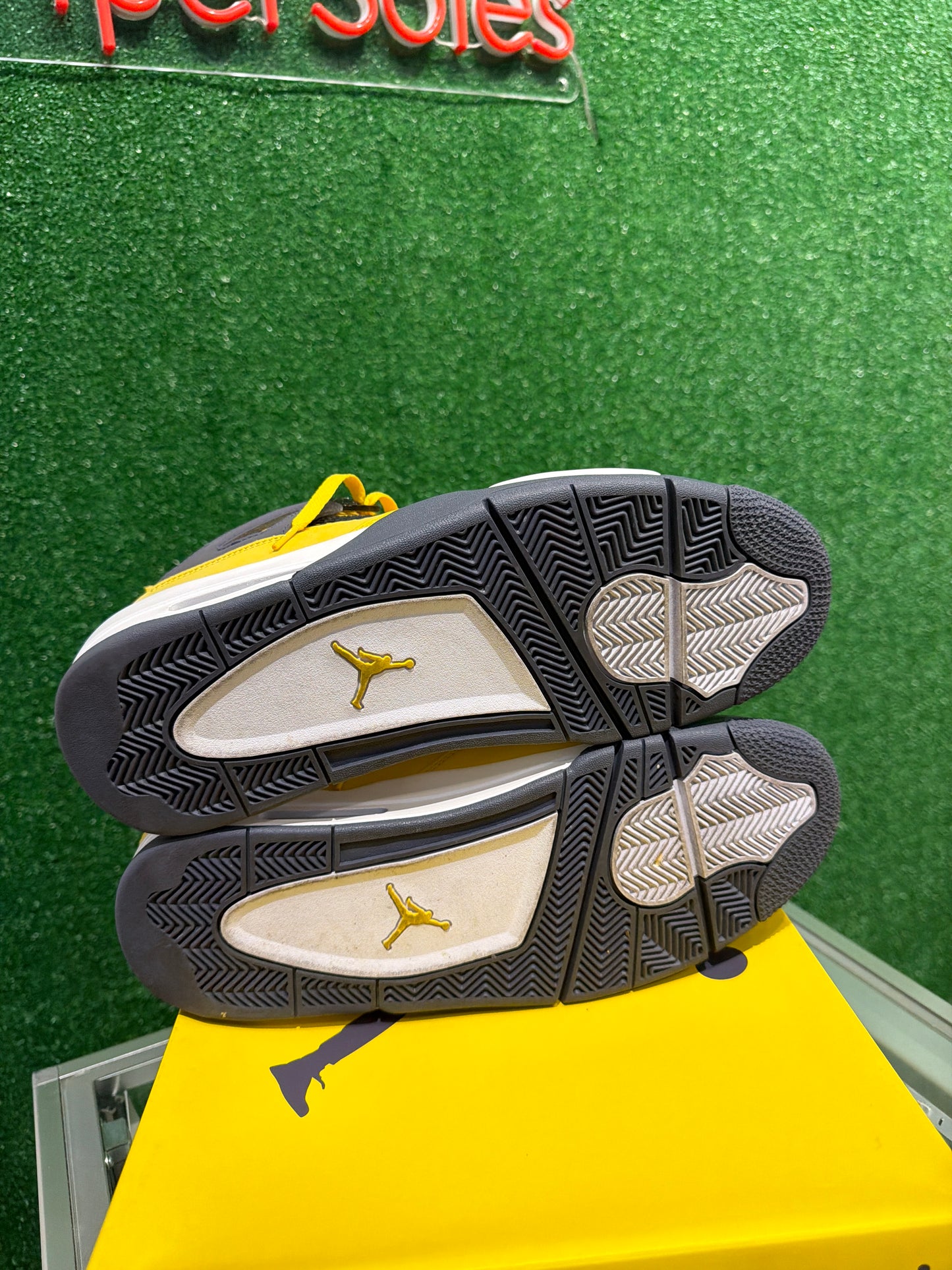 Air Jordan 4 Lightning (USED)