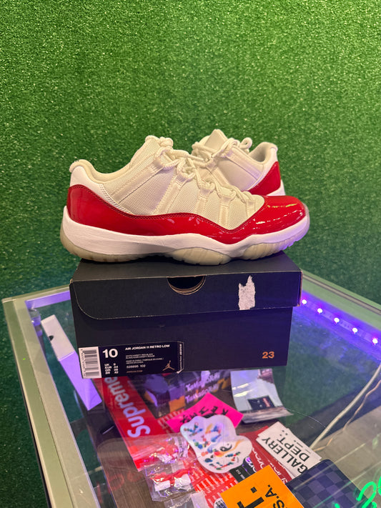 Air Jordan 11 low cherry (USED.)