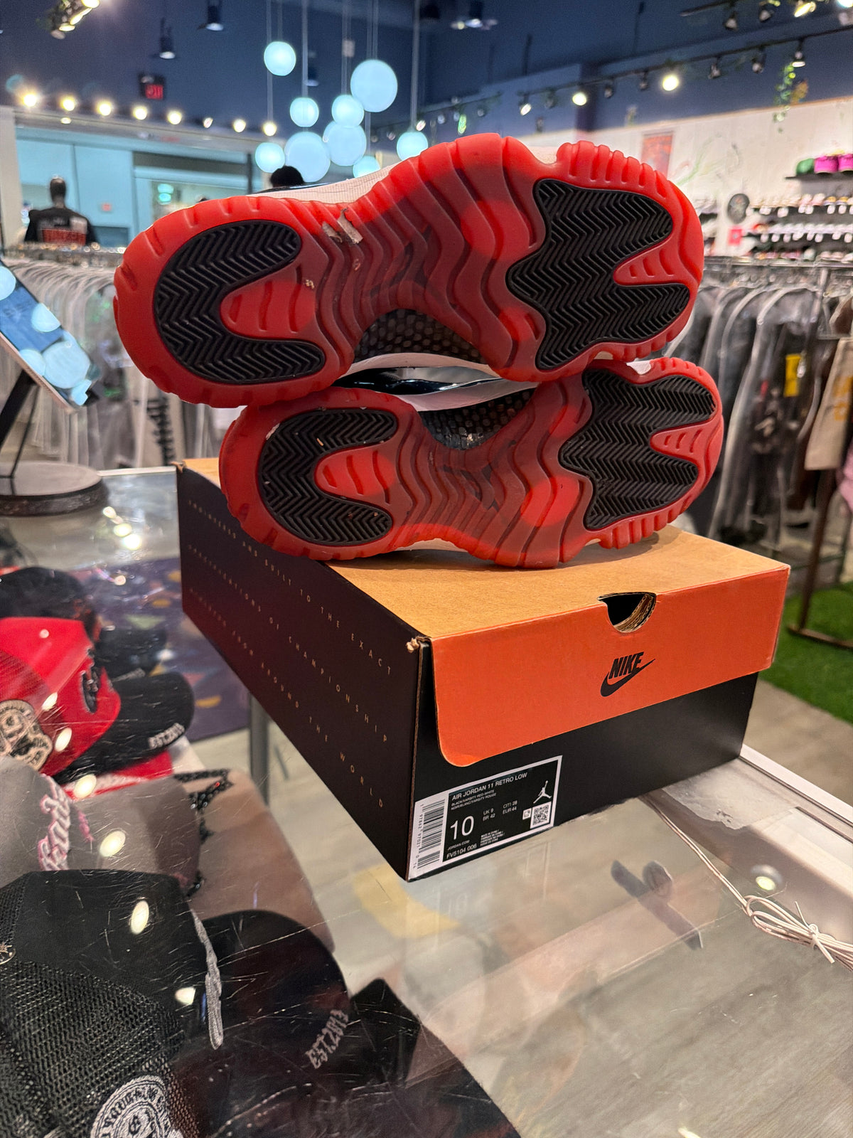 Air Jordan 11 low bred (USED)