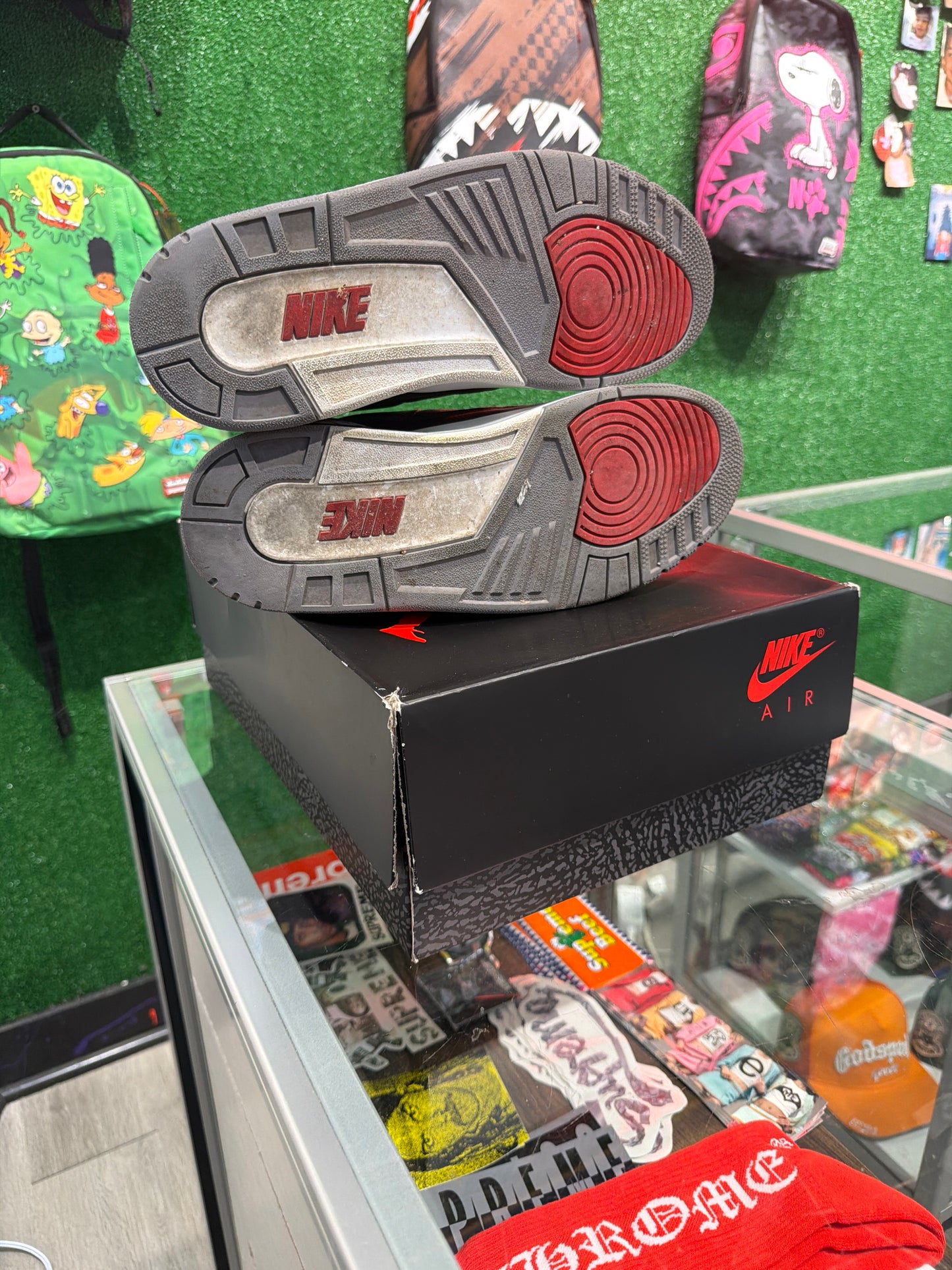 Air Jordan 3 black cement. (USED)