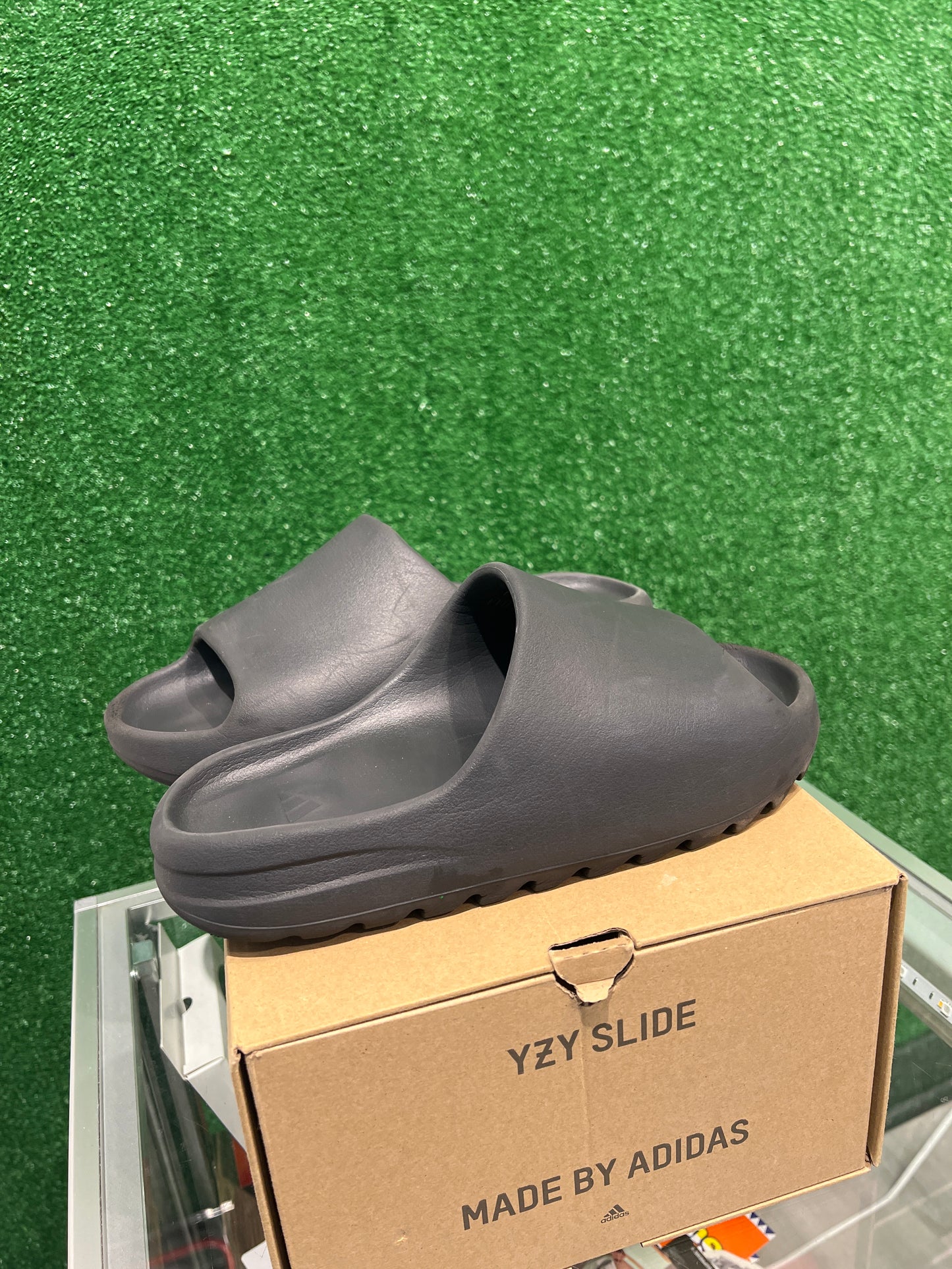 Yeezy Slide Onyx (USED)
