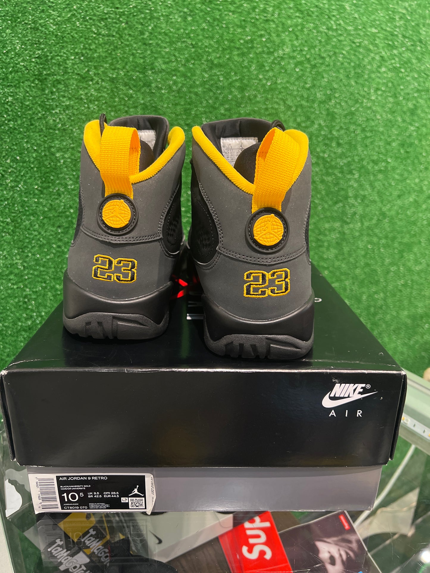 Air Jordan 9 dark charcoal  university gold (USED)