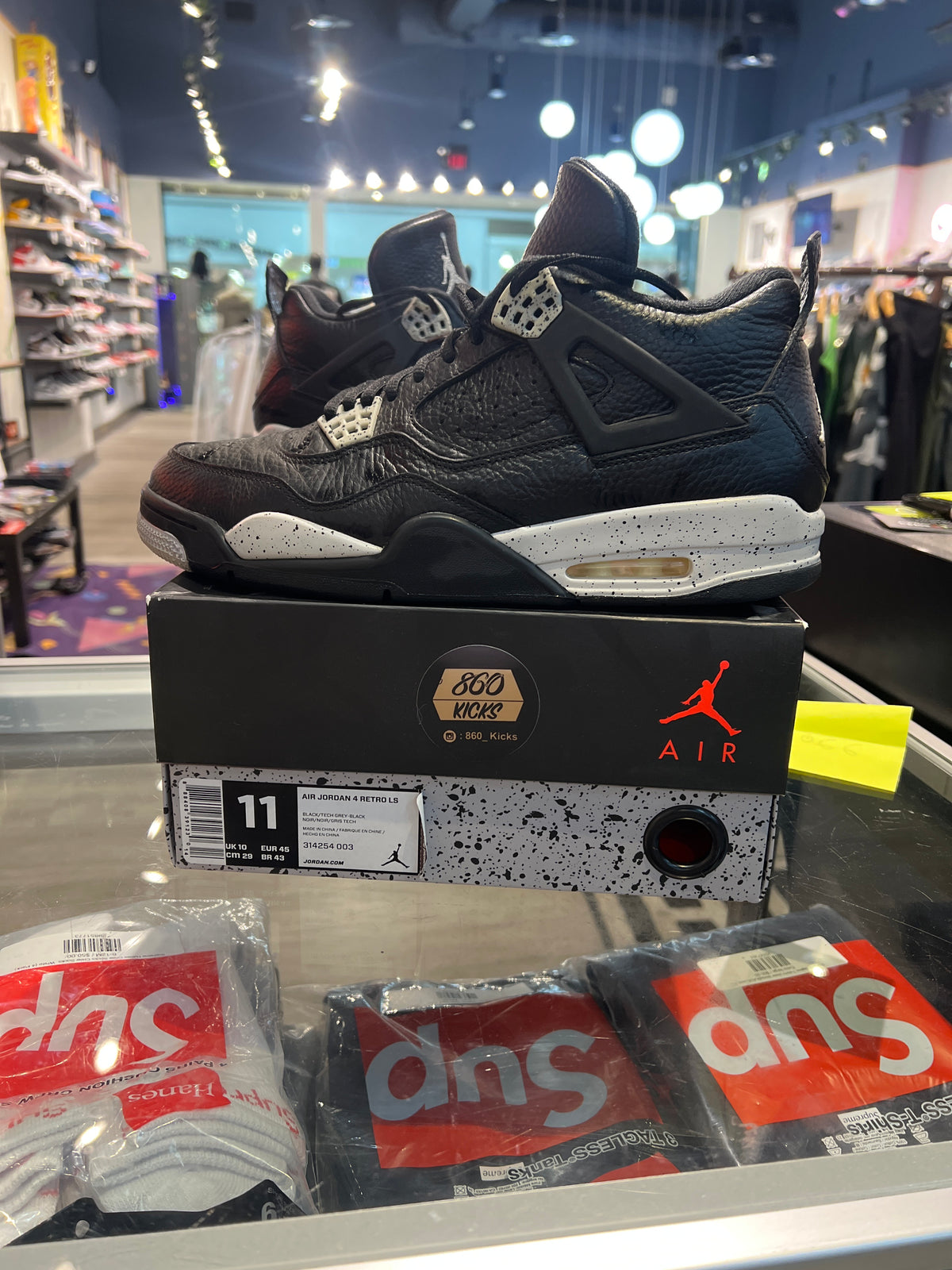 Air Jordan 4 black Oreo (USED)