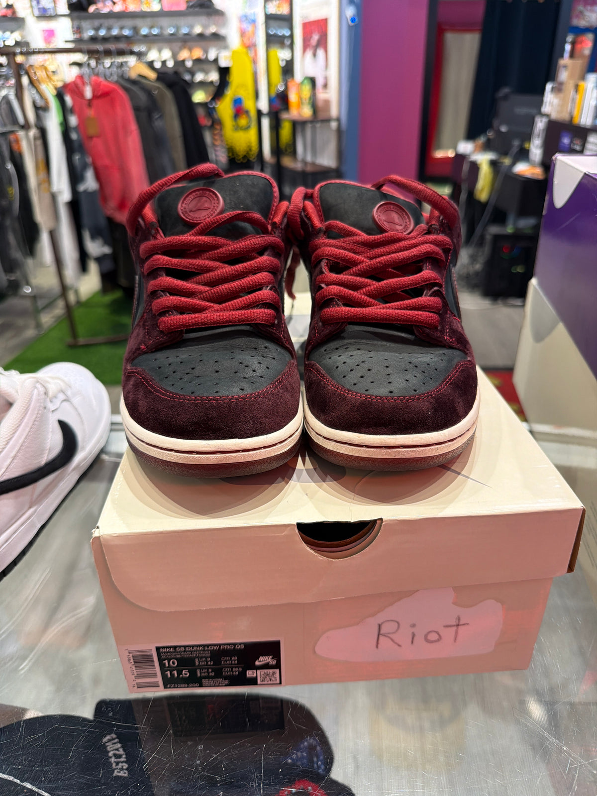 Nike sb dunk low riot skate shop