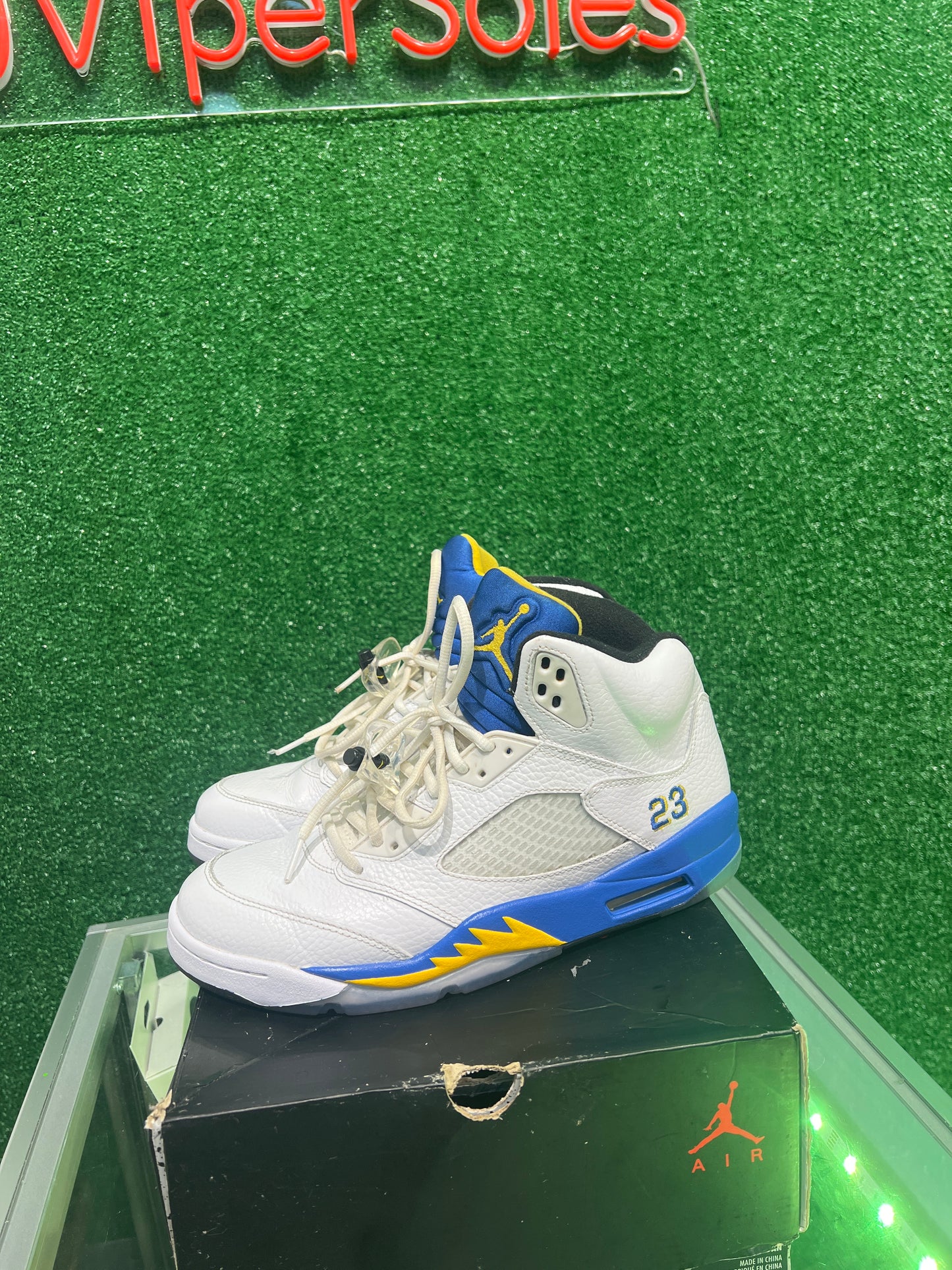 Air Jordan 5 Laney (USED)