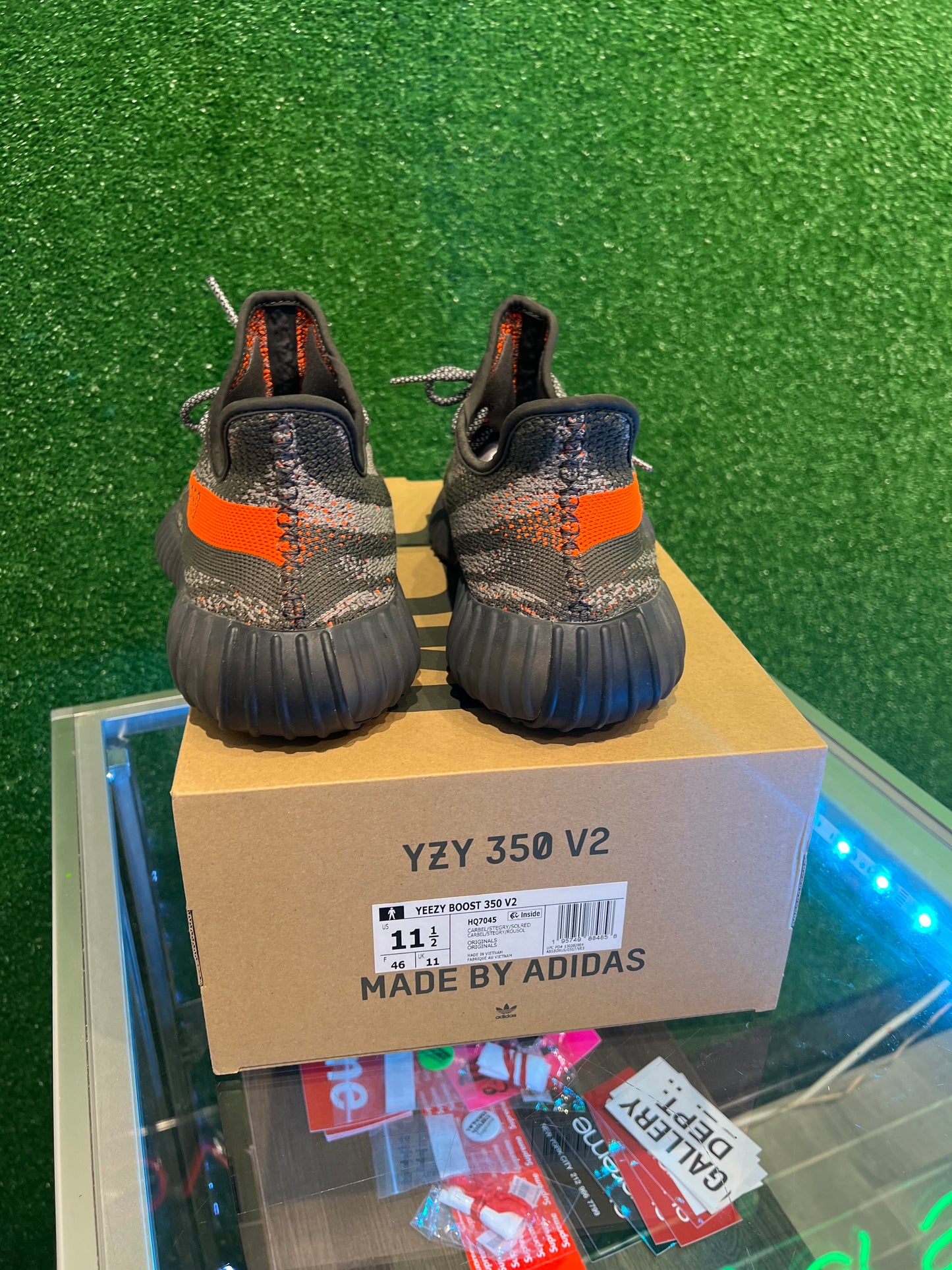 Yeezy 350 Carbon Beluga (USED)