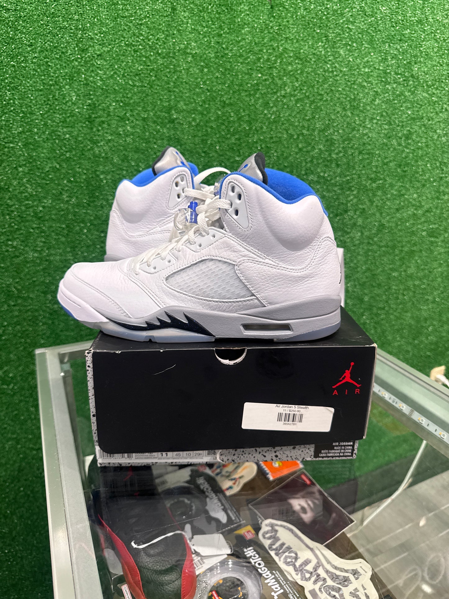 Air Jordan 5 Stealth .(USED)