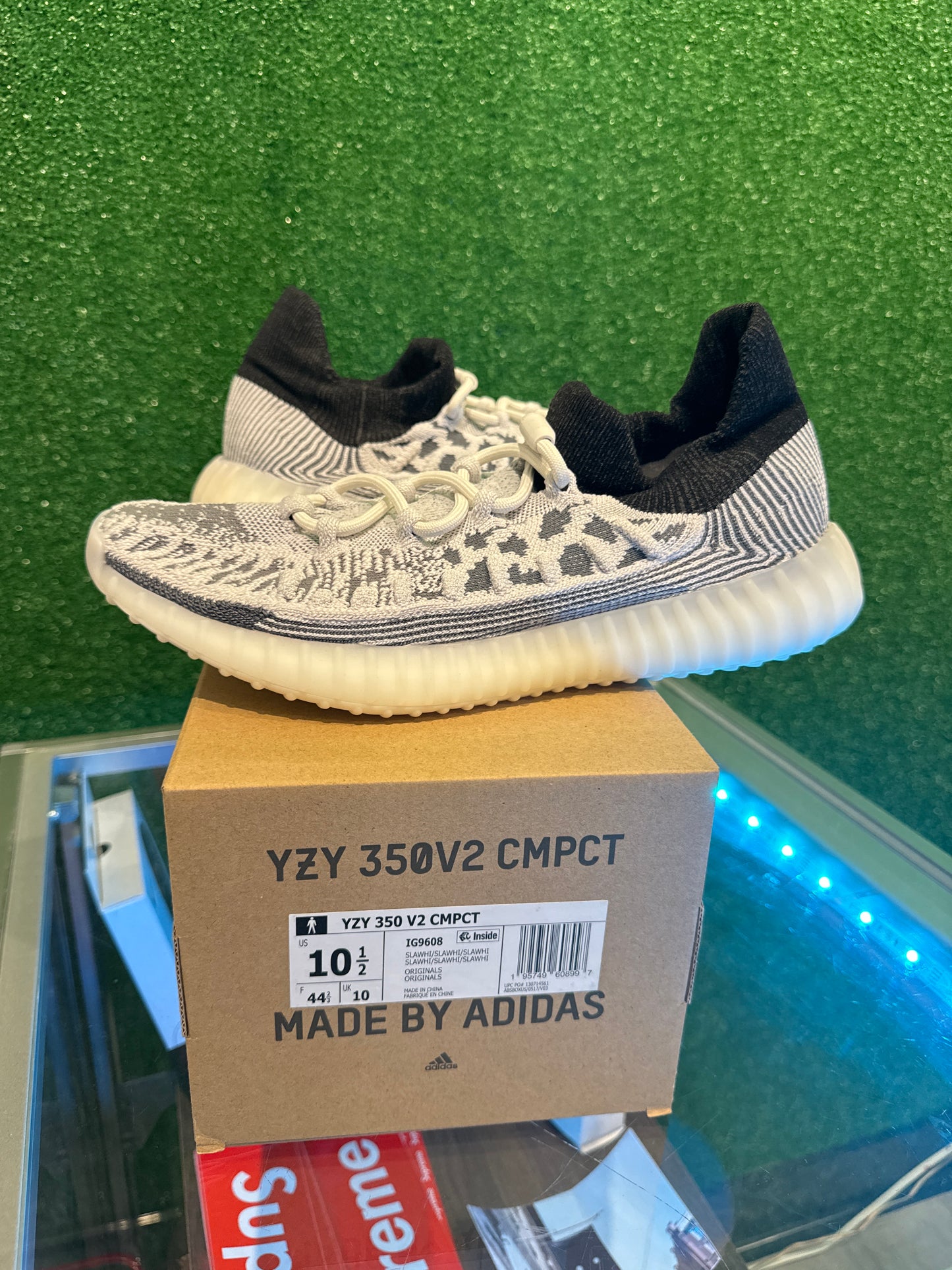 Yeezy 350 v2 cmpct Panda (USED)