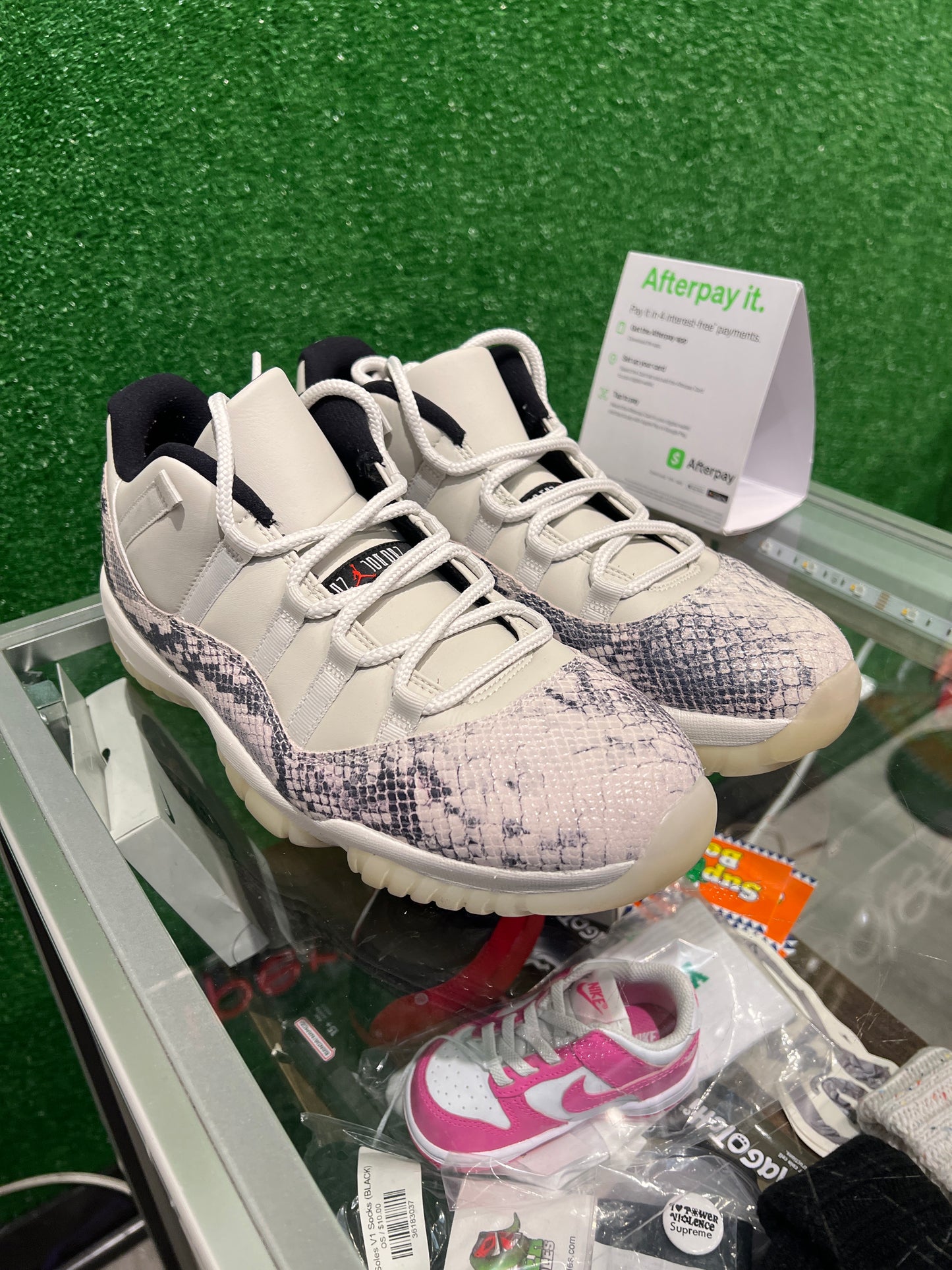 Air Jordan 11 low snakeskin light bone (USED)