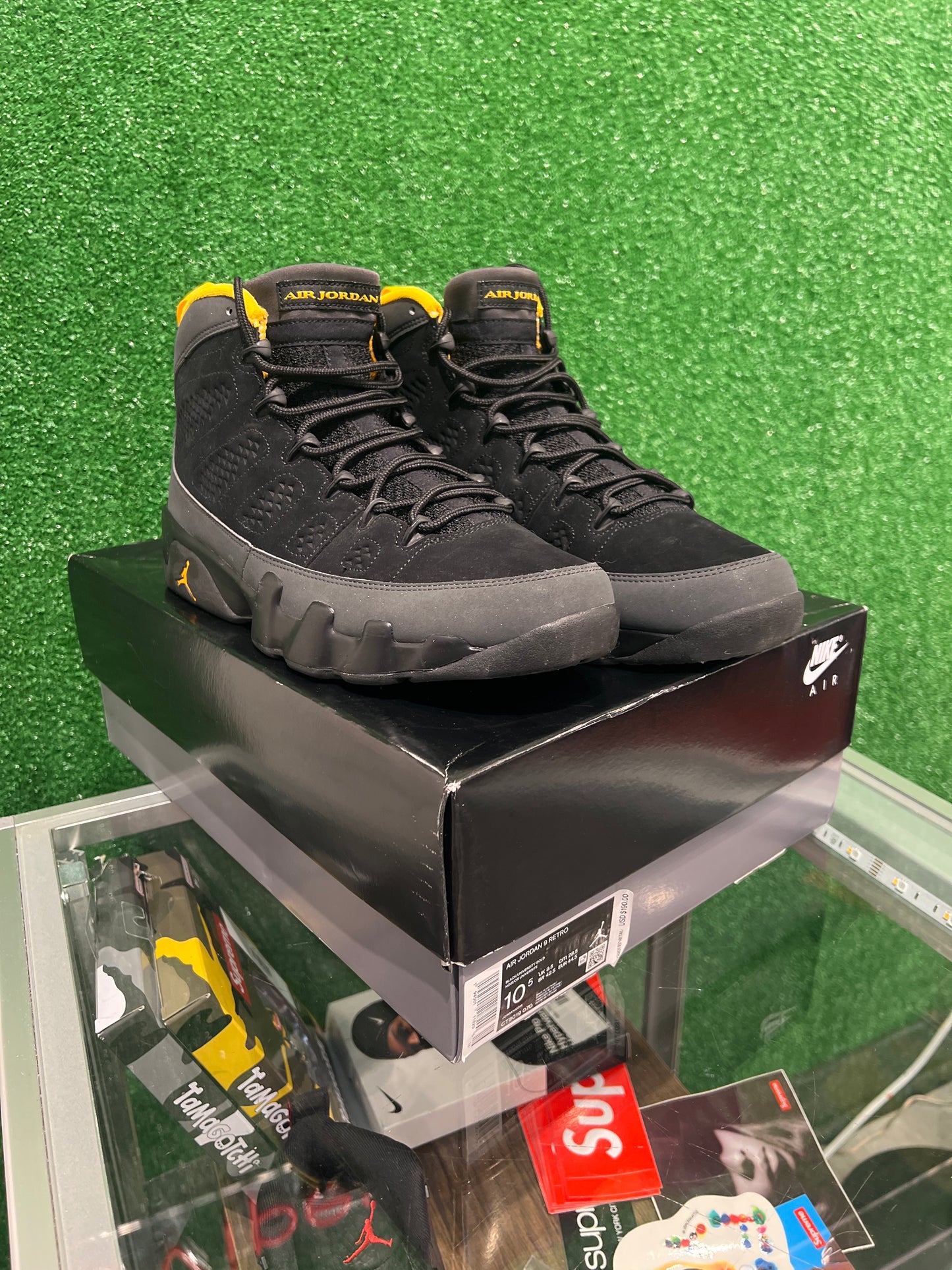 Air Jordan 9 dark charcoal  university gold (USED)