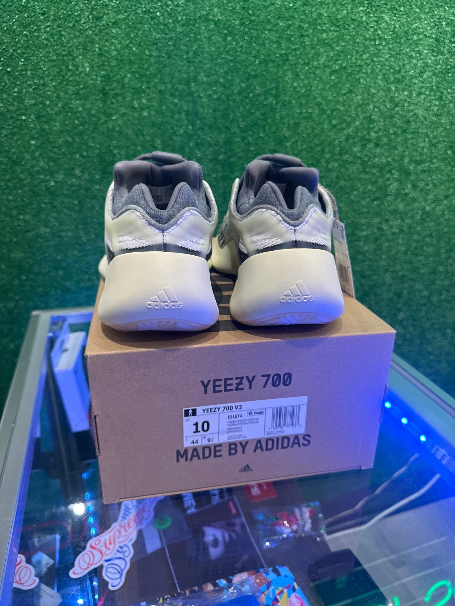 Yeezy 700 V3 Fade Salt (USED)