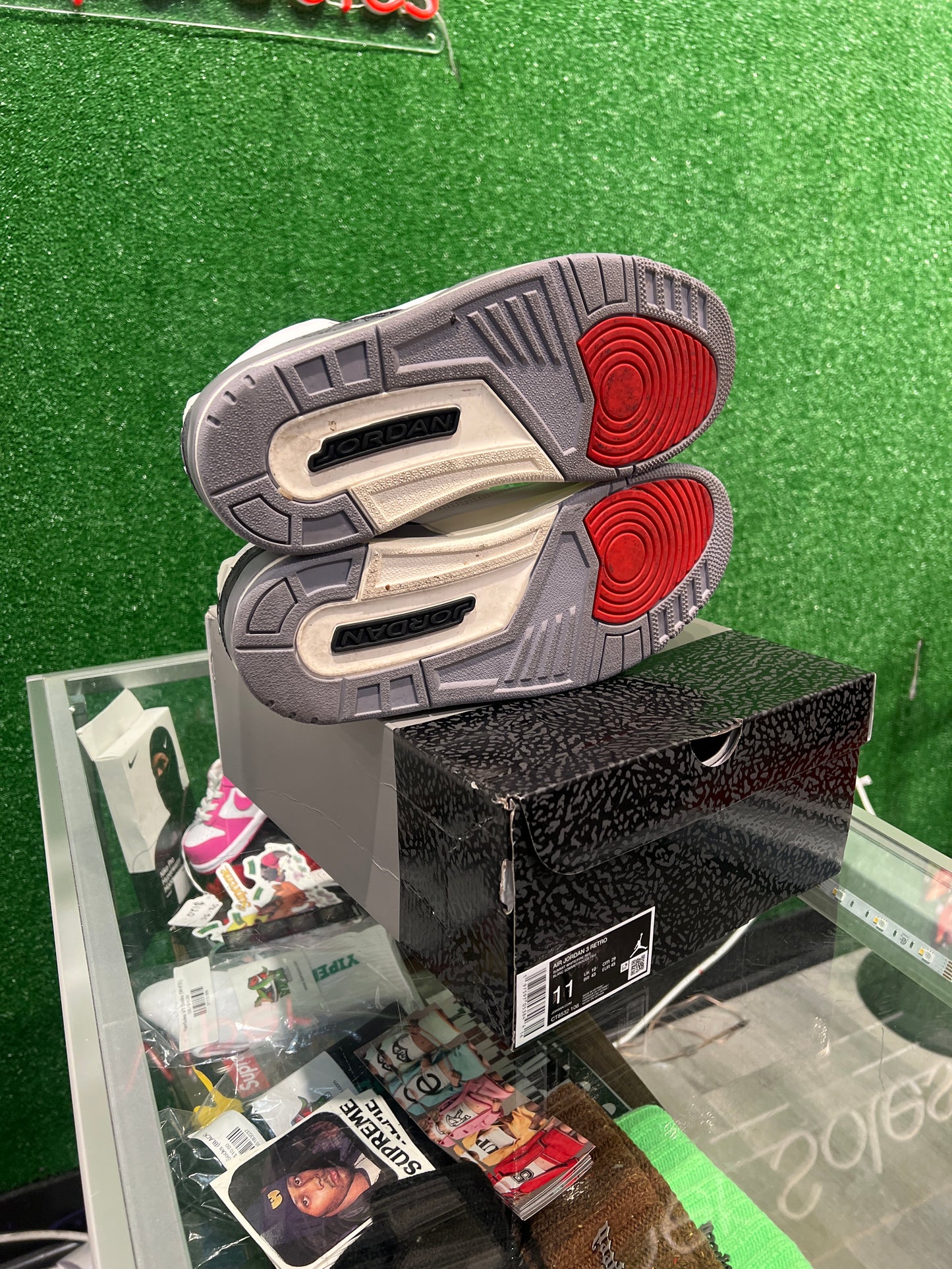 Air Jordan 3 cement grey (USED)