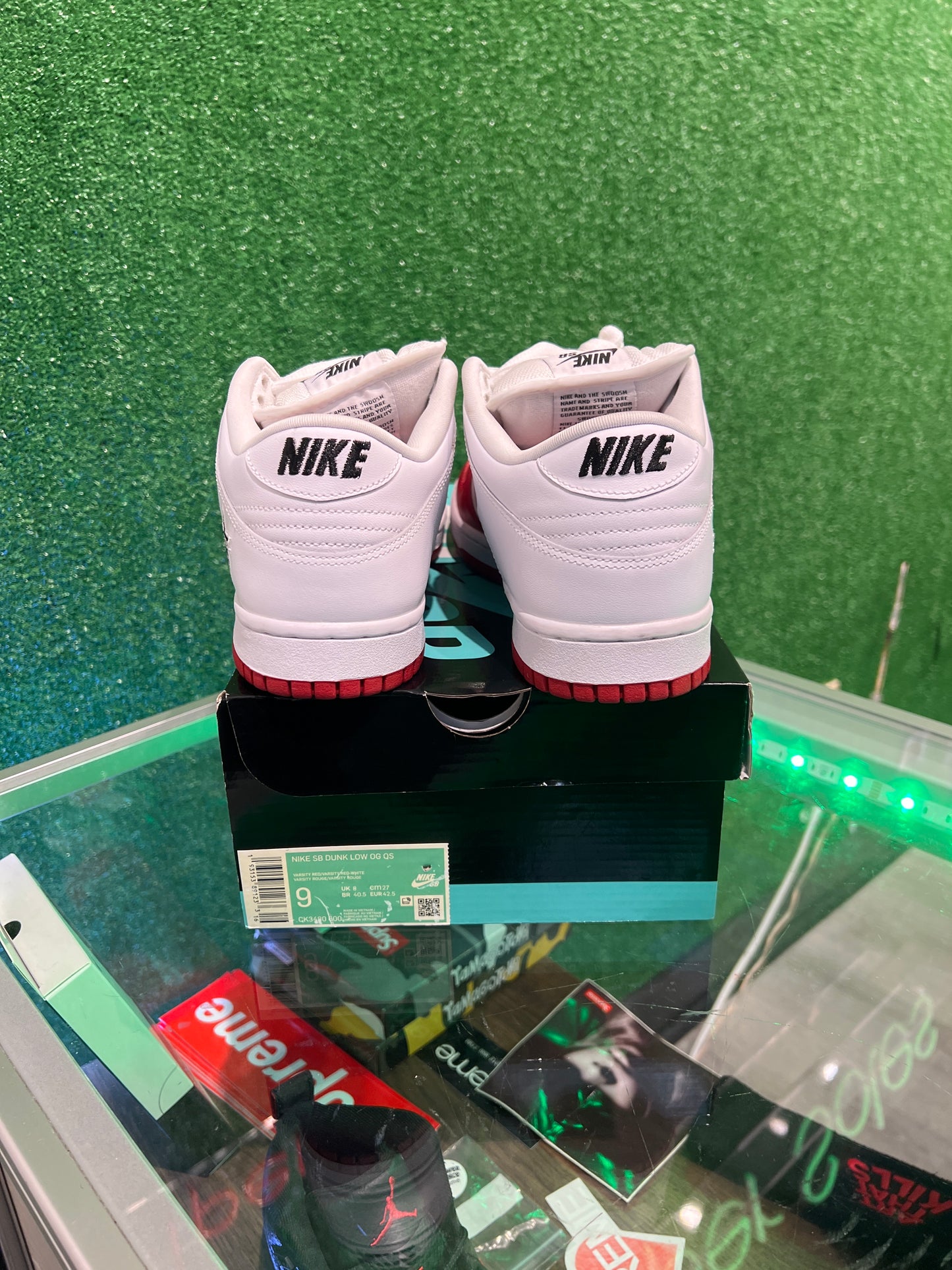 Nike dunk low supreme jewel red swoosh (USED)