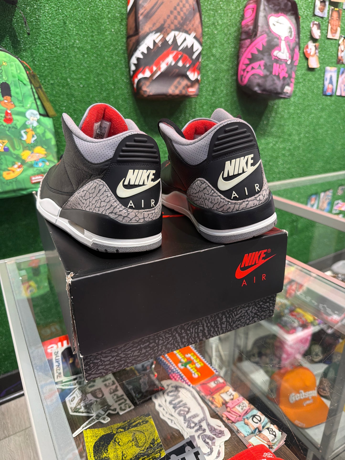 Air Jordan 3 black cement. (USED)