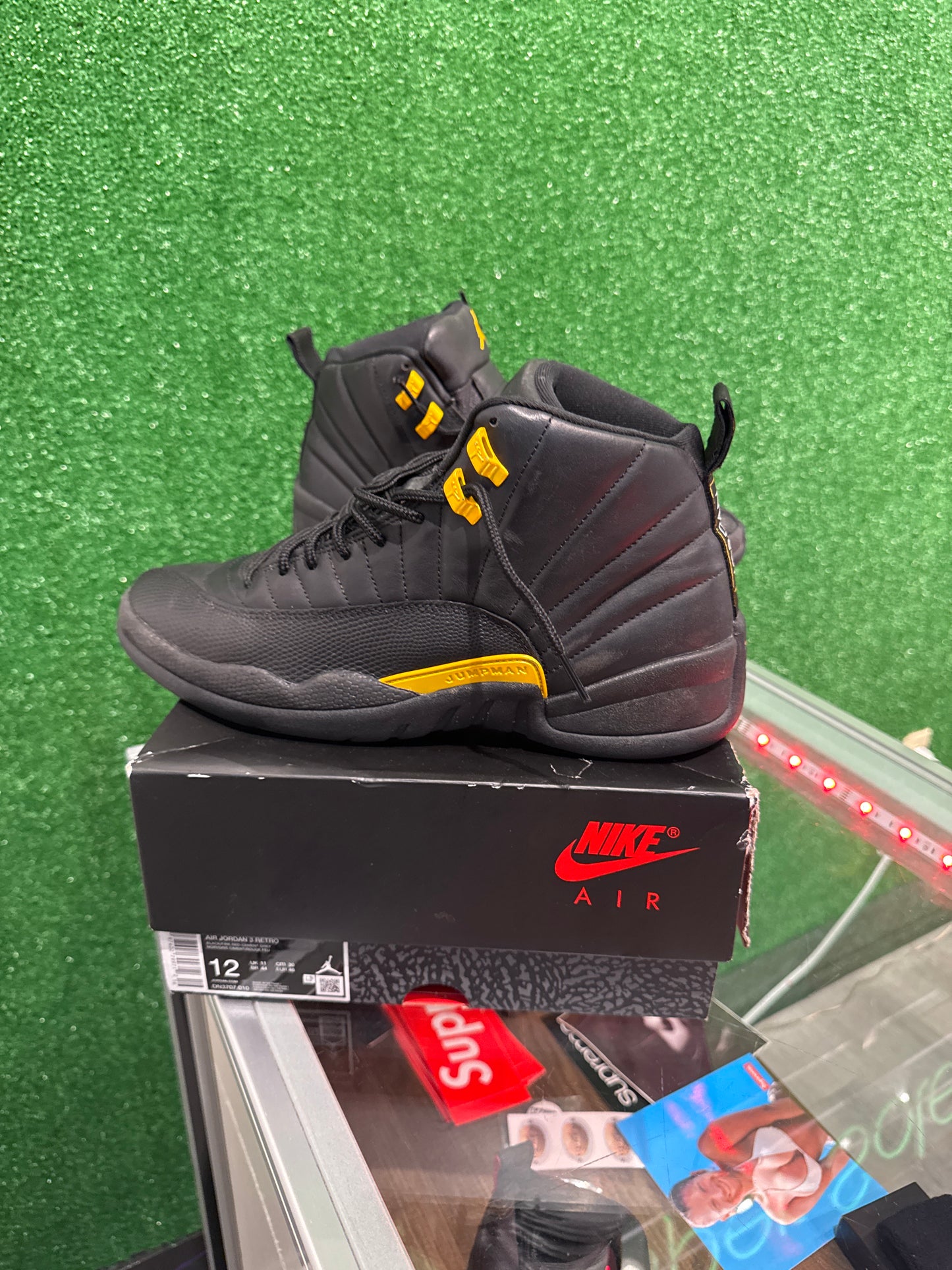 Air Jordan 12 Black Taxi (USED)