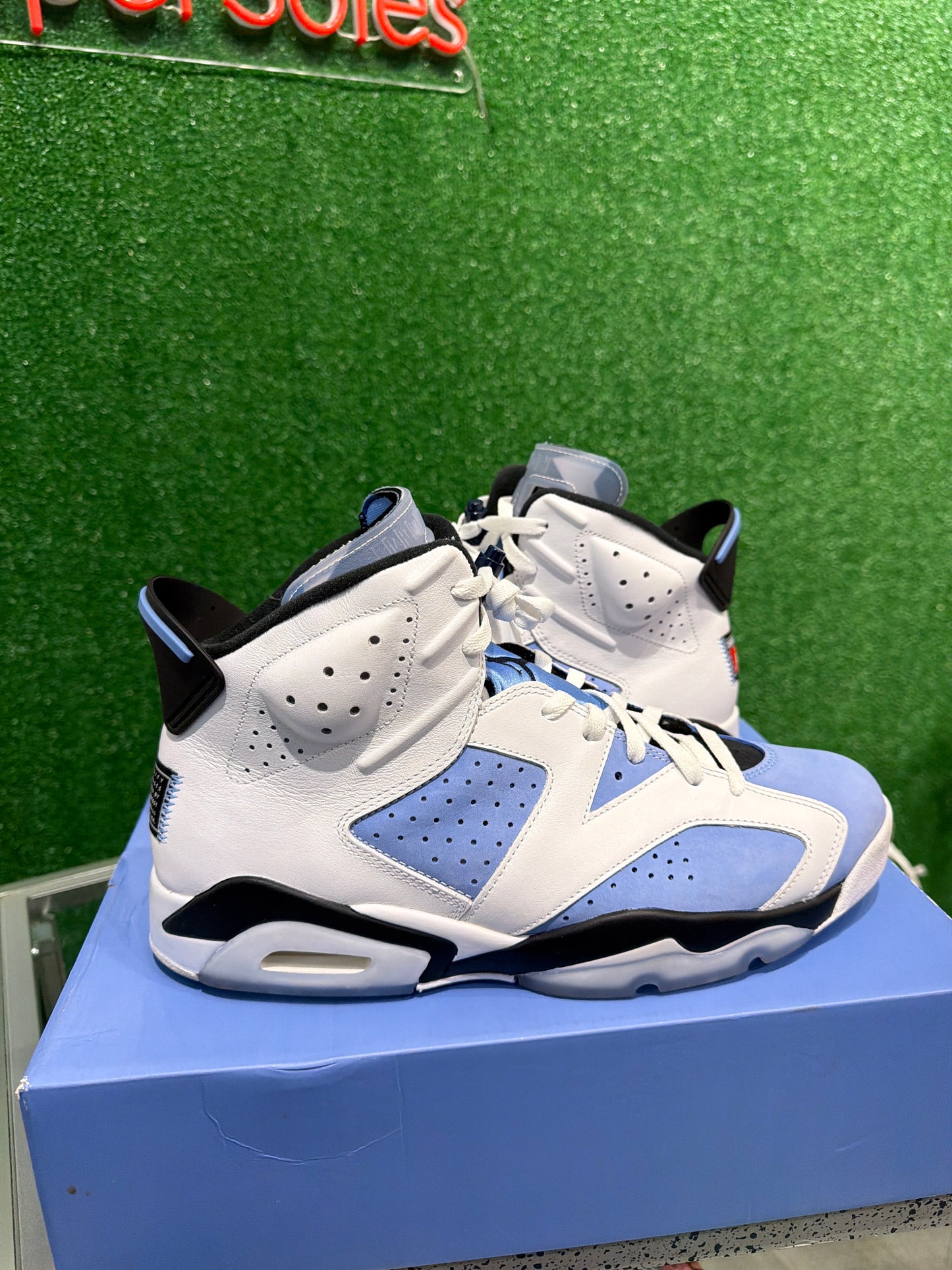 Air Jordan 6 UNC (USED)