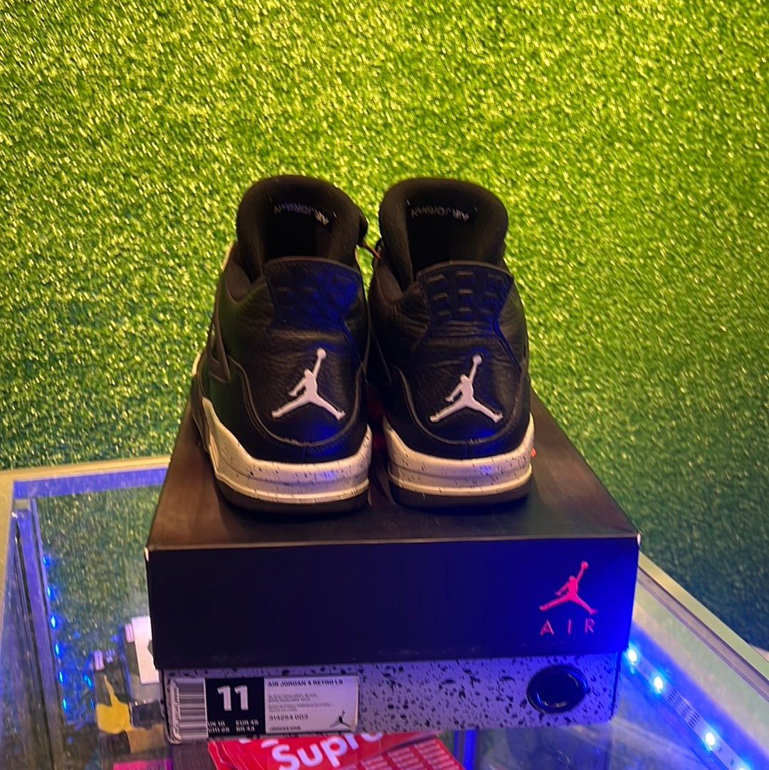 Air Jordan 4 black Oreo (USED)