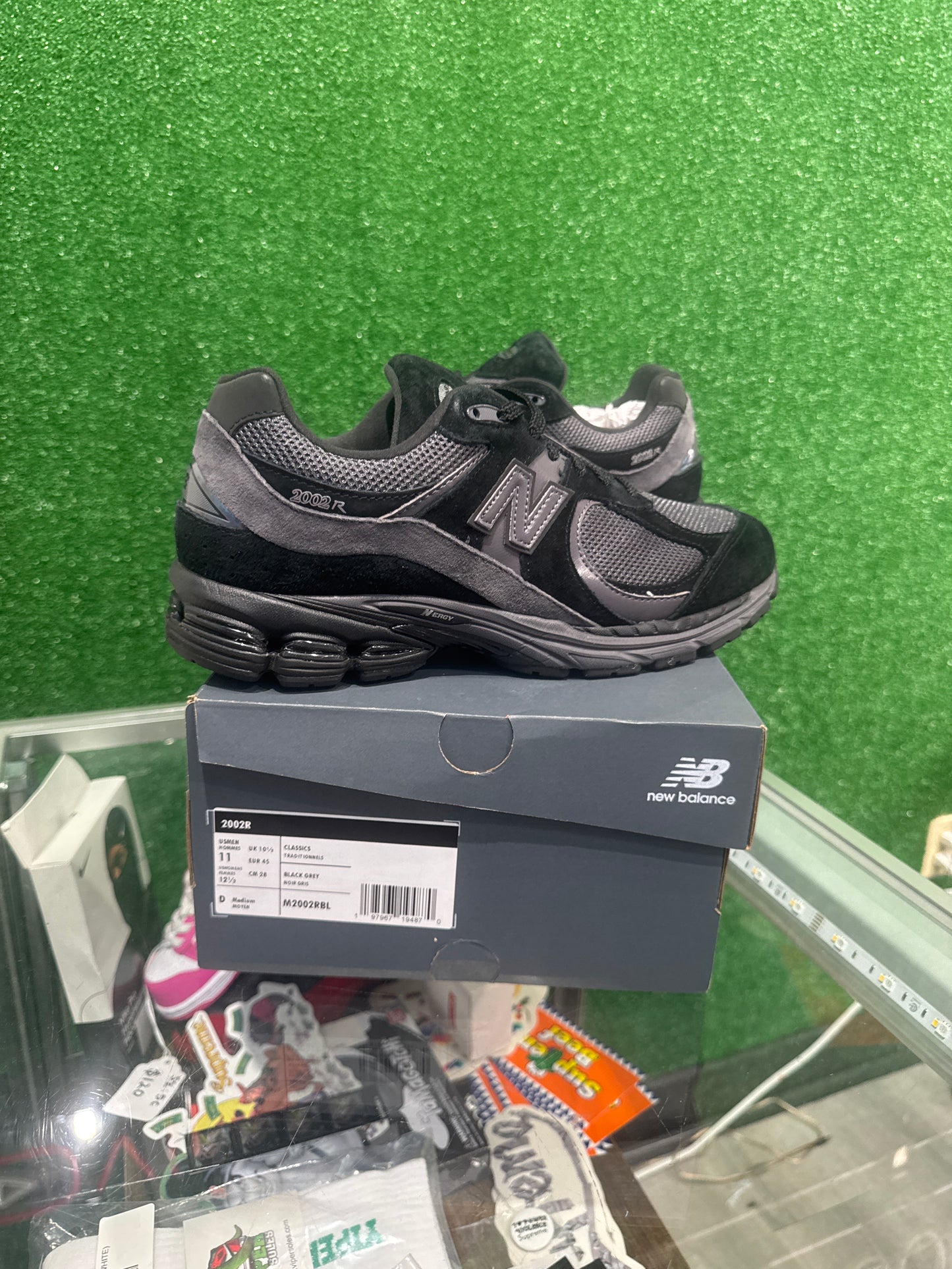 New balance  2002r black dark grey (USED)