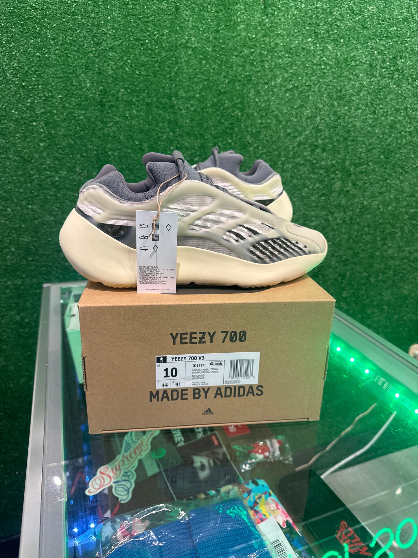 Yeezy 700 V3 Fade Salt (USED)