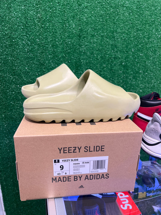 Yeezy Slide Resin (USED)