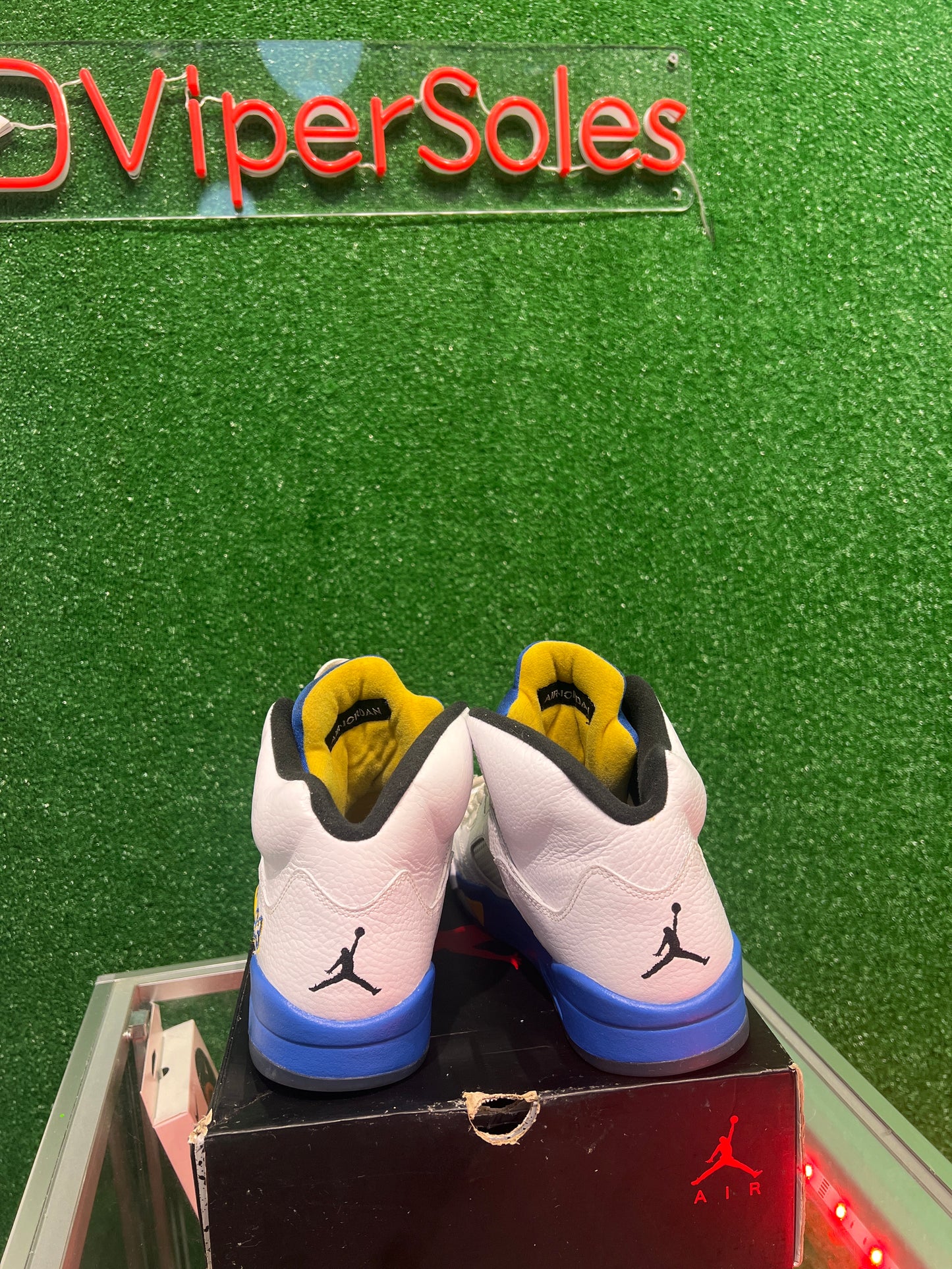 Air Jordan 5 Laney (USED)