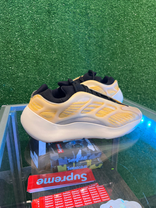 Yeezy 700 V3  mono Safflower (USED)