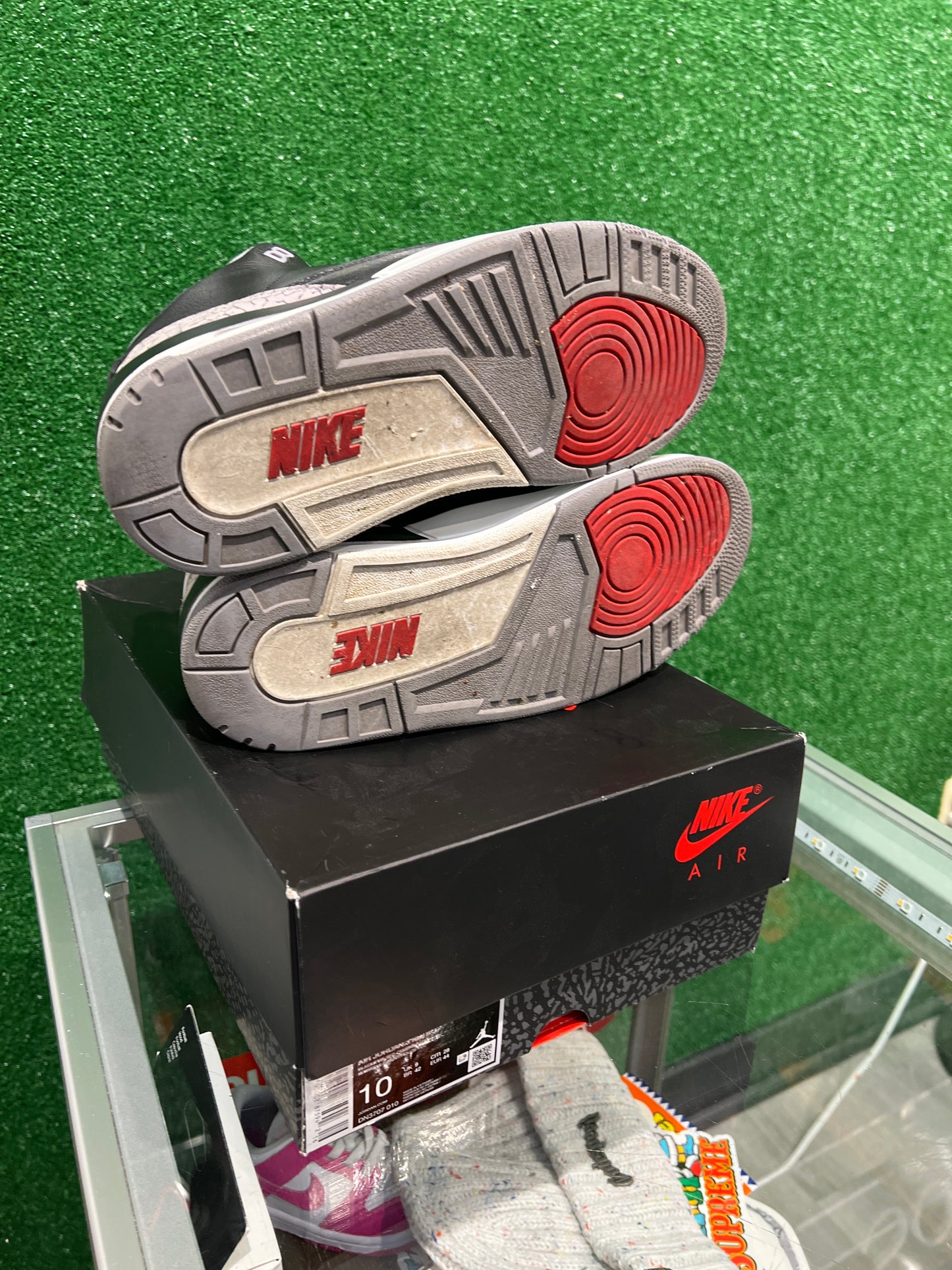 Air Jordan 3 black cement. (USED)