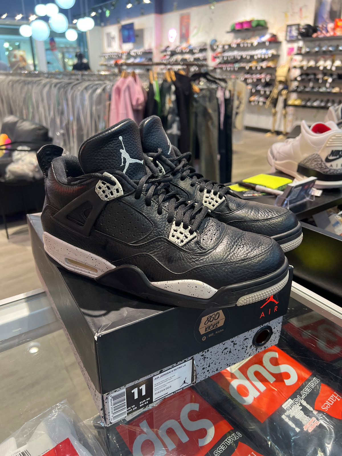 Air Jordan 4 black Oreo (USED)