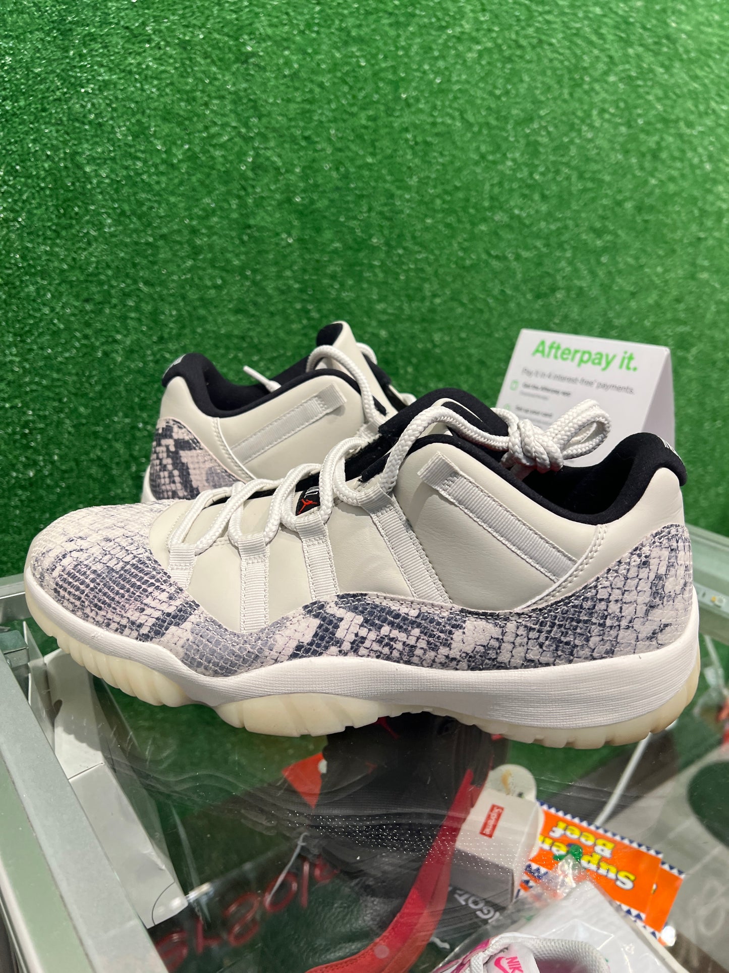 Air Jordan 11 low snakeskin light bone (USED)
