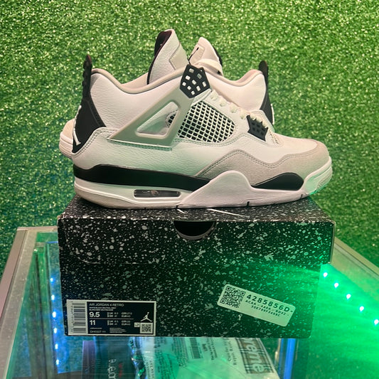 Air Jordan 4 Military Black (USED)