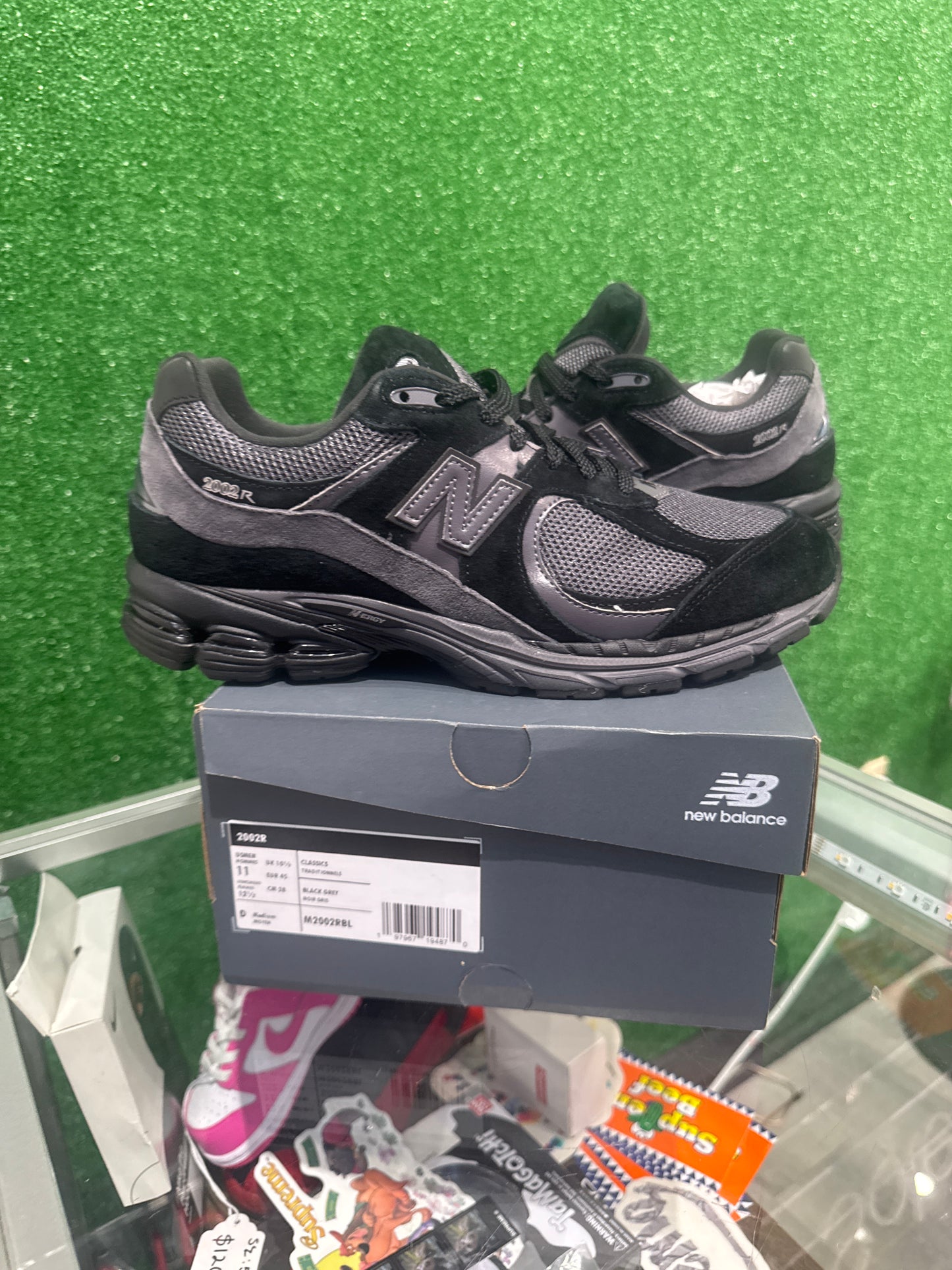 New balance  2002r black dark grey (USED)