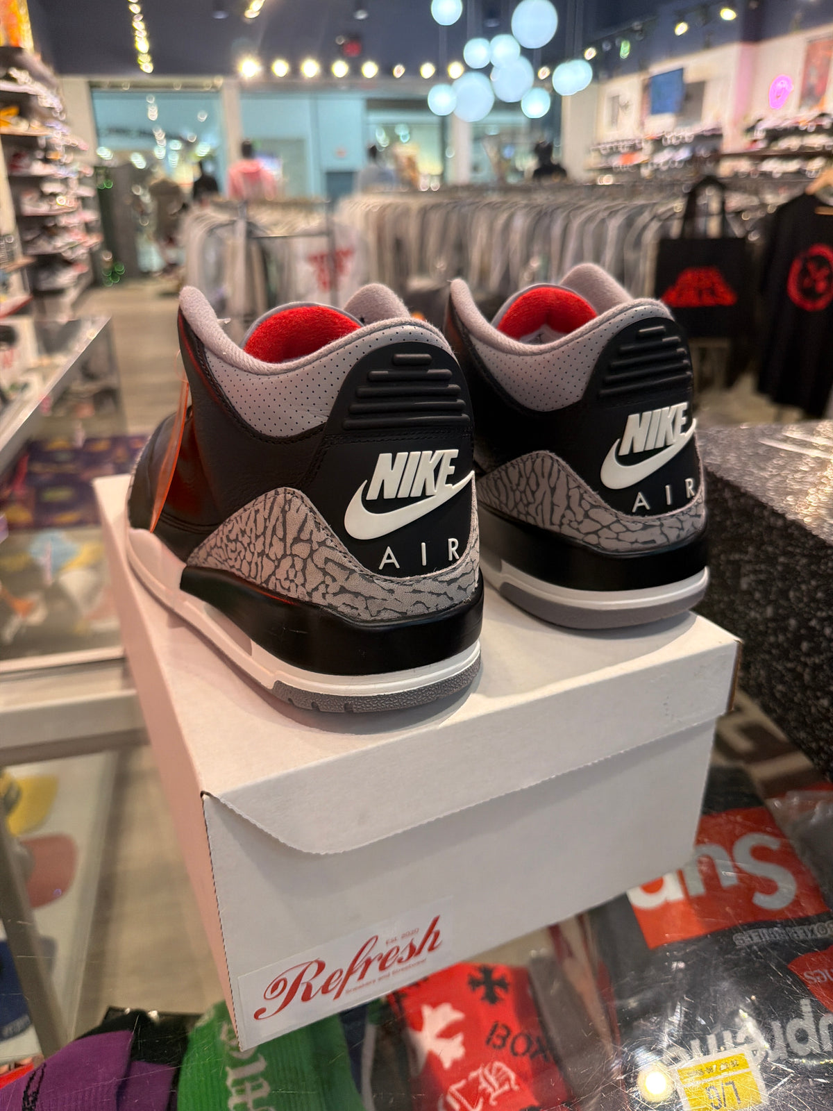 Air Jordan 3 black cement. (USED)