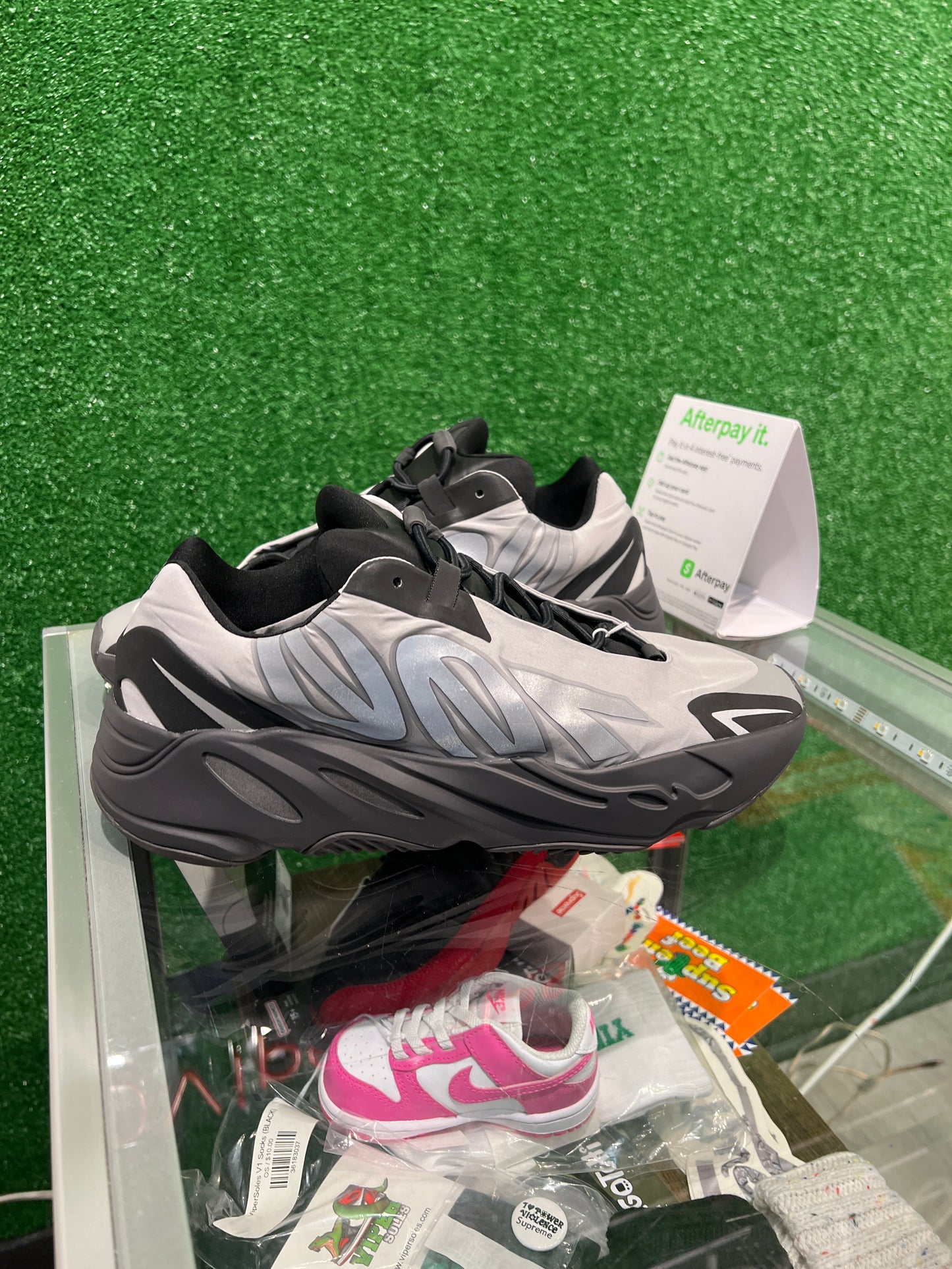 Yeezy 700 mnvn metallic (USED)