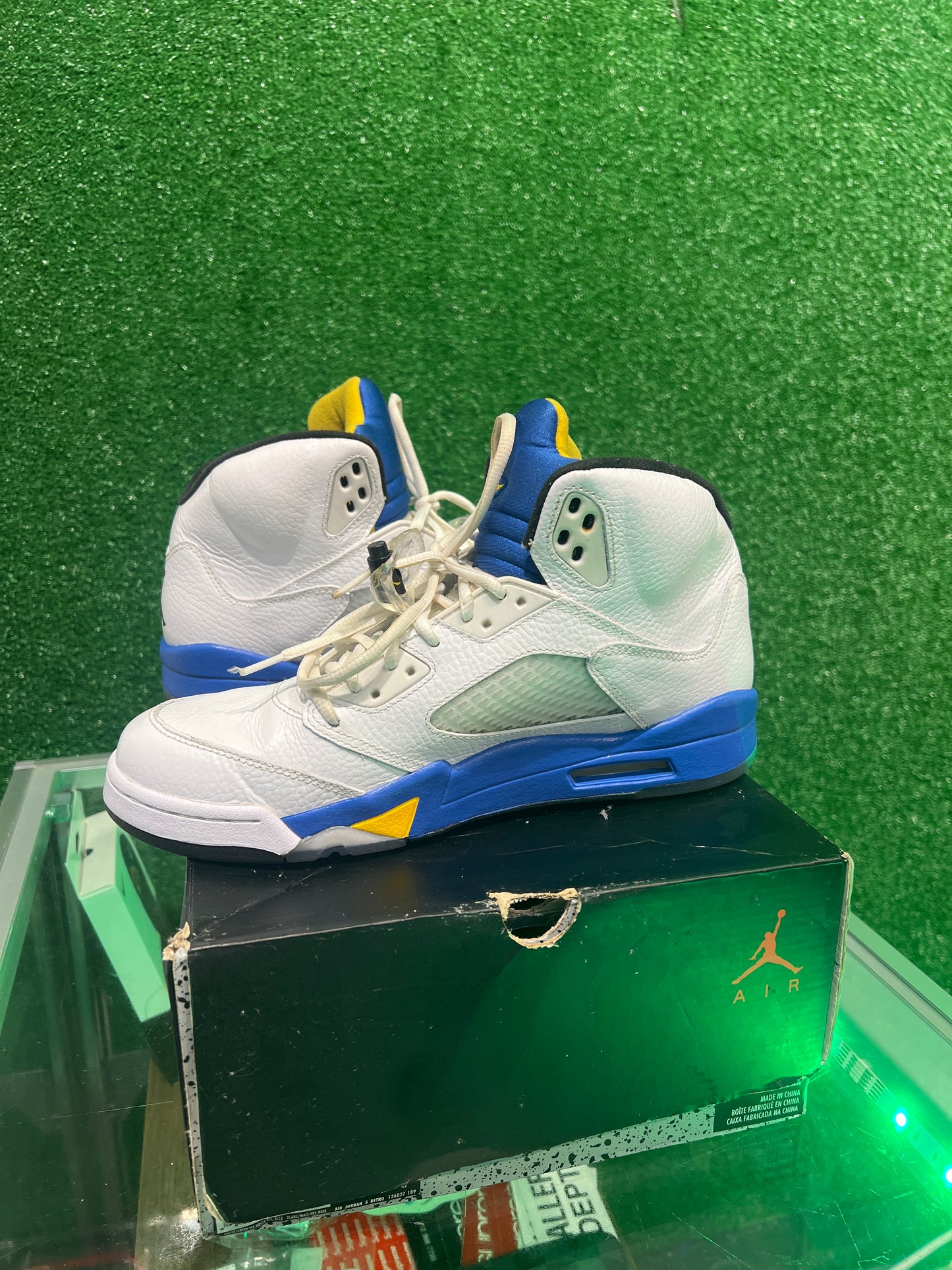 Air Jordan 5 Laney (USED)