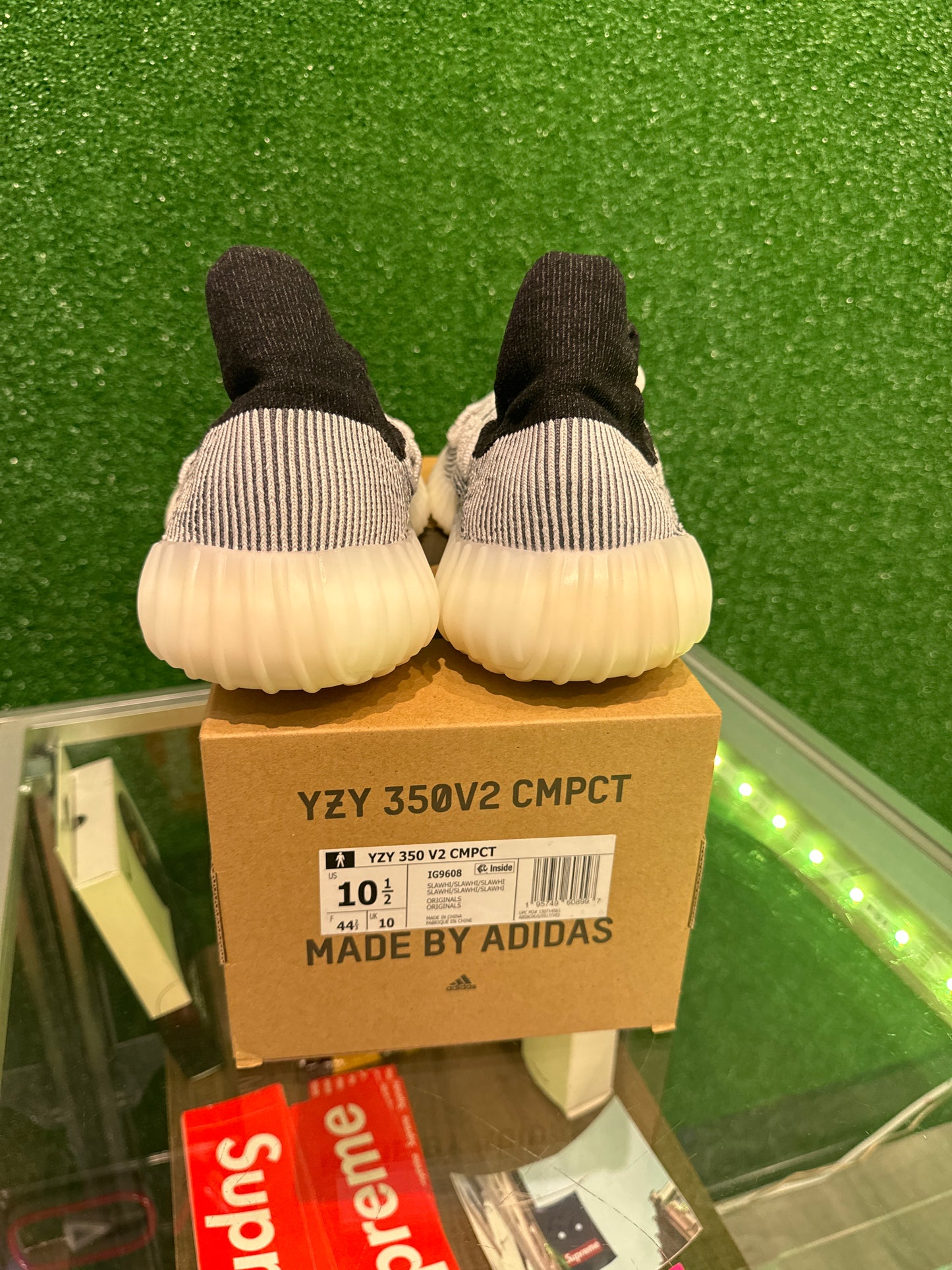 Yeezy 350 v2 cmpct Panda (USED)