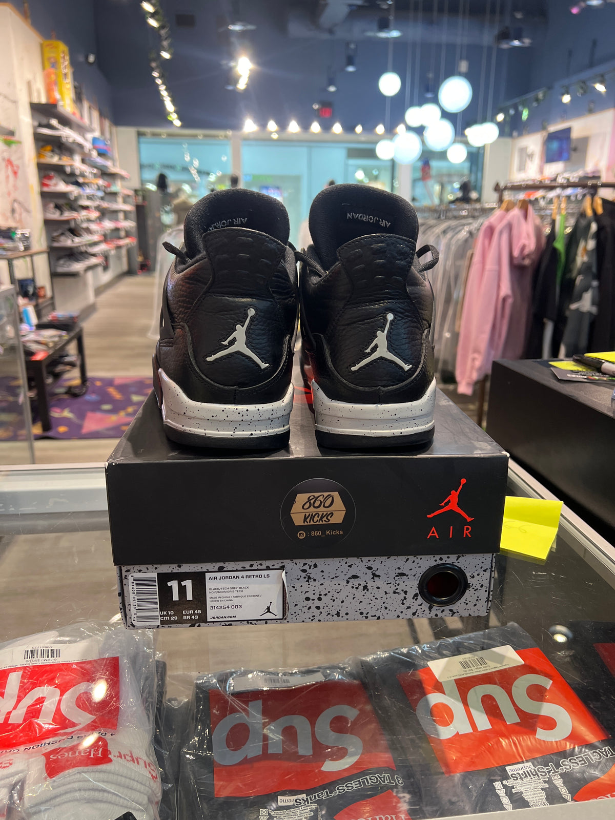 Air Jordan 4 black Oreo (USED)